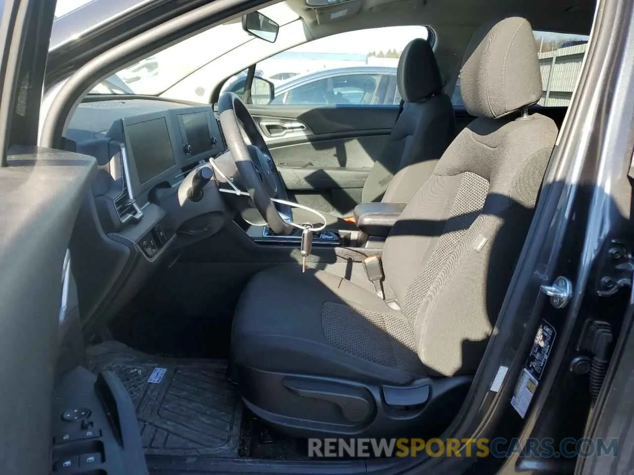 7 Photograph of a damaged car KNDPUCAF6P7099240 KIA SPORTAGE 2023