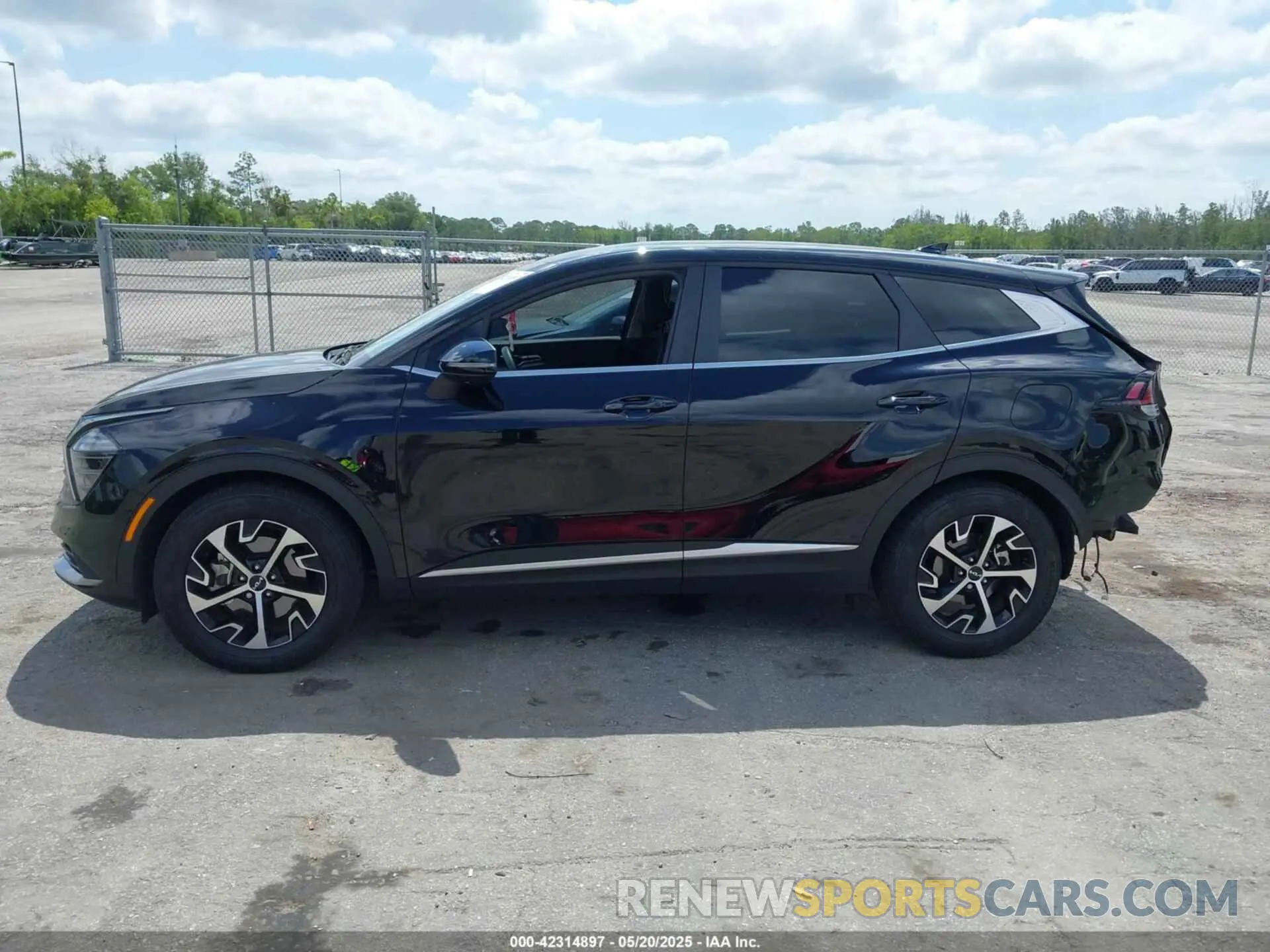 14 Photograph of a damaged car 5XYK33DFXRG227090 KIA SPORTAGE 2024