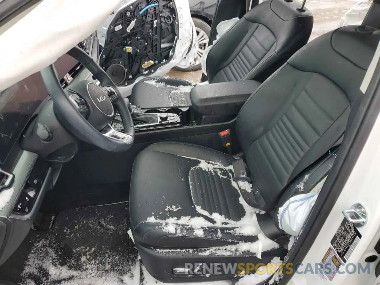 7 Photograph of a damaged car 5XYK53DF1RG193356 KIA SPORTAGE 2024