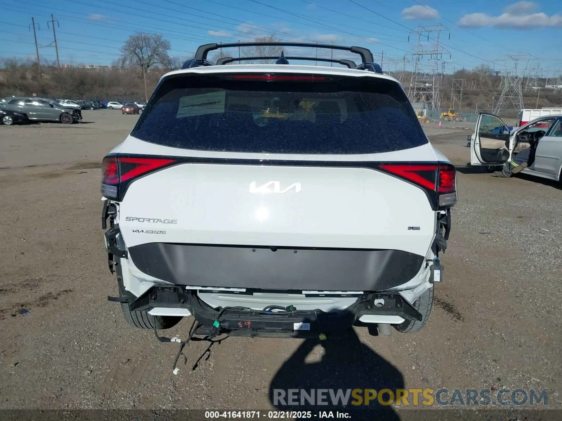 17 Photograph of a damaged car 5XYK6CDF6RG223500 KIA SPORTAGE 2024