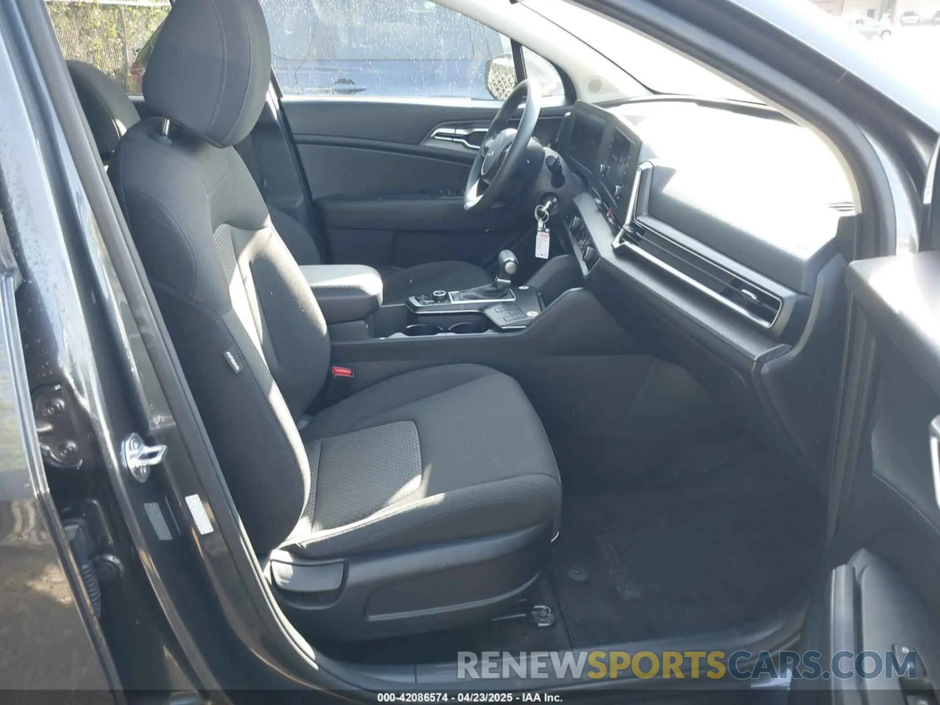 5 Photograph of a damaged car KNDPU3DF5R7263401 KIA SPORTAGE 2024