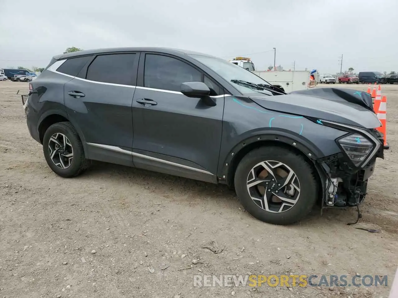 4 Photograph of a damaged car KNDPU3DF7R7237883 KIA SPORTAGE 2024