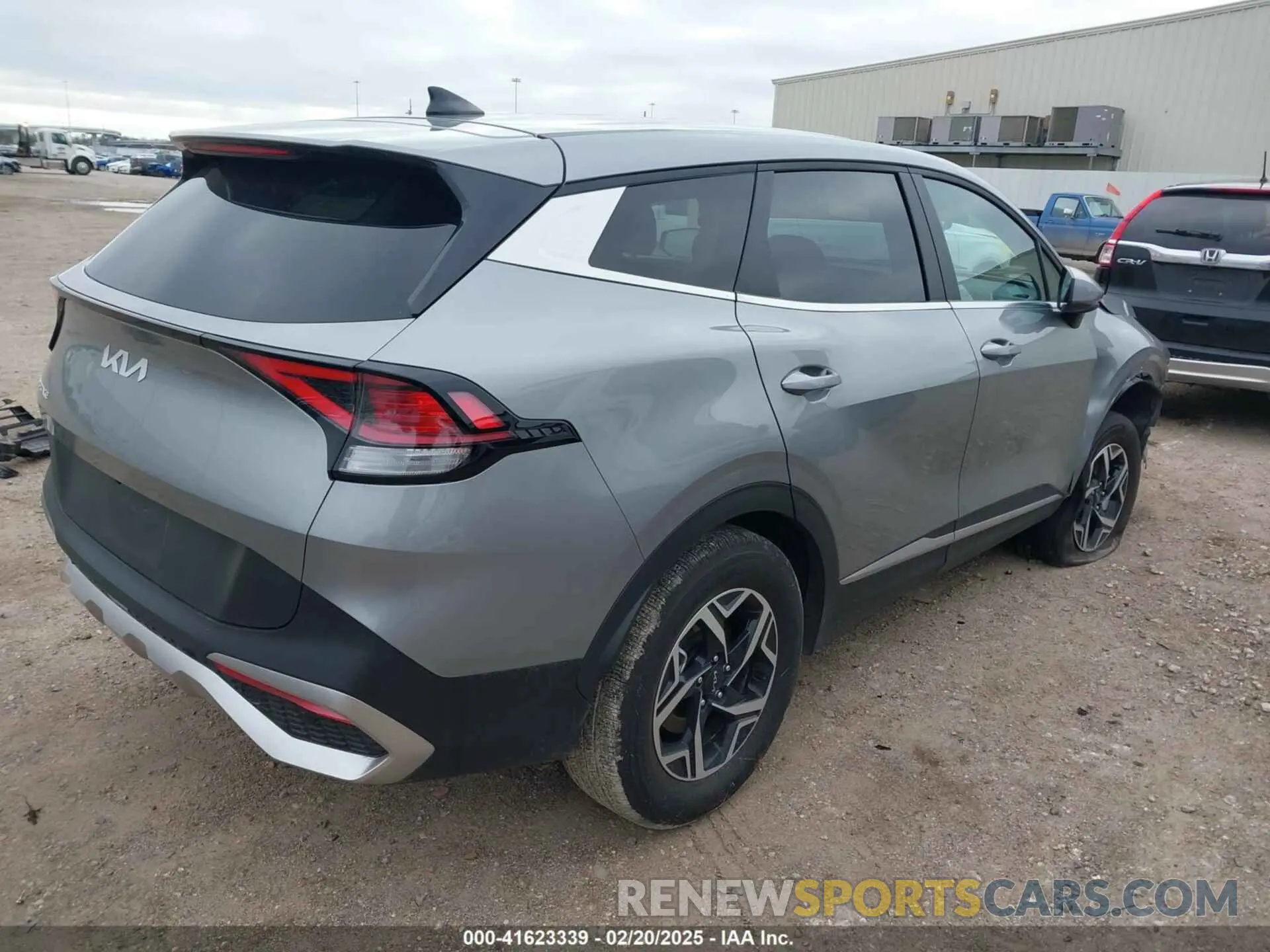 4 Photograph of a damaged car KNDPU3DF8R7281374 KIA SPORTAGE 2024