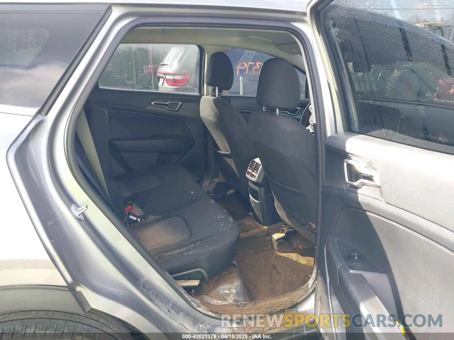 5 Photograph of a damaged car KNDPUCDF2R7223275 KIA SPORTAGE 2024