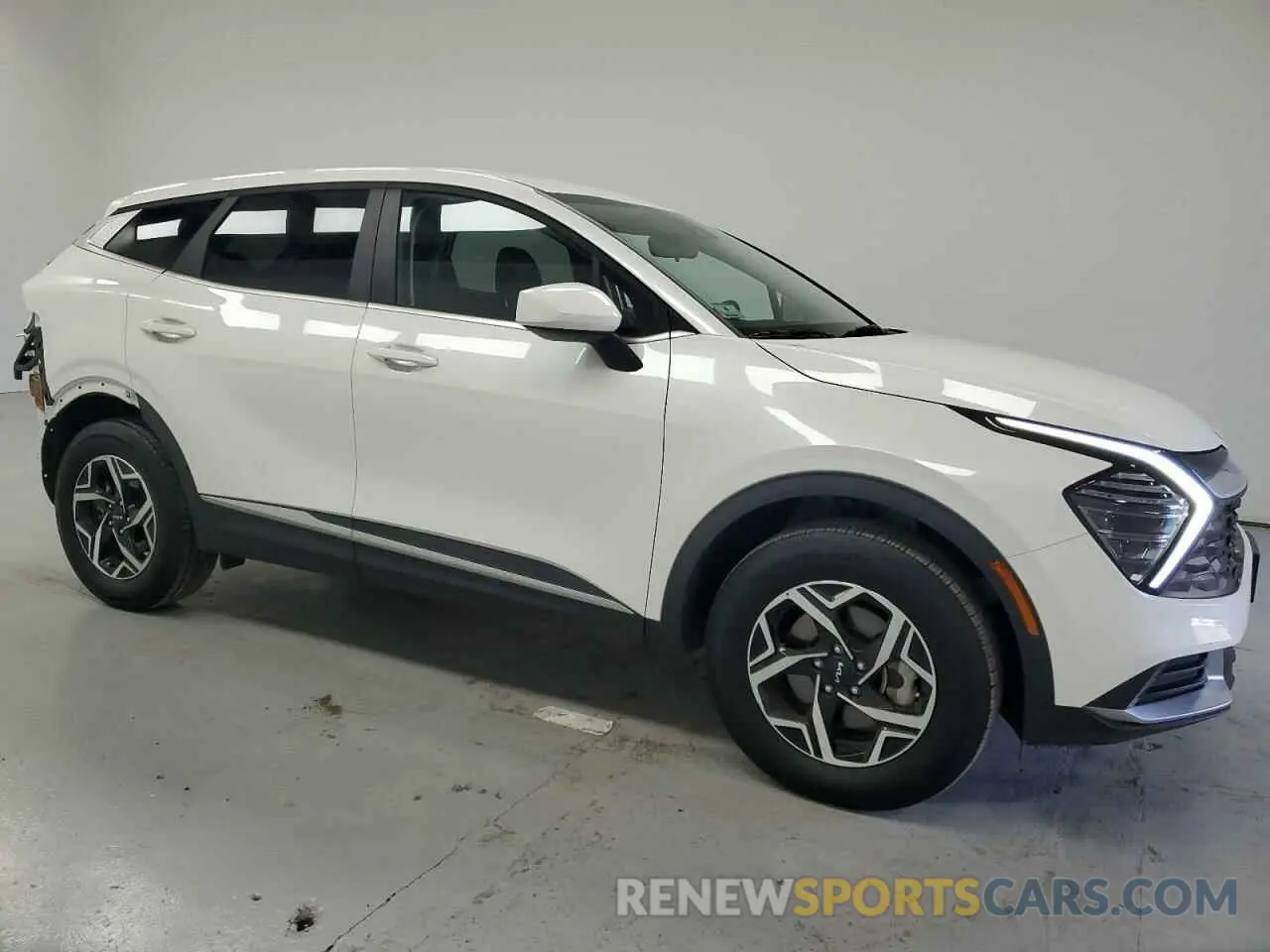 4 Photograph of a damaged car KNDPUCDFXR7303567 KIA SPORTAGE 2024