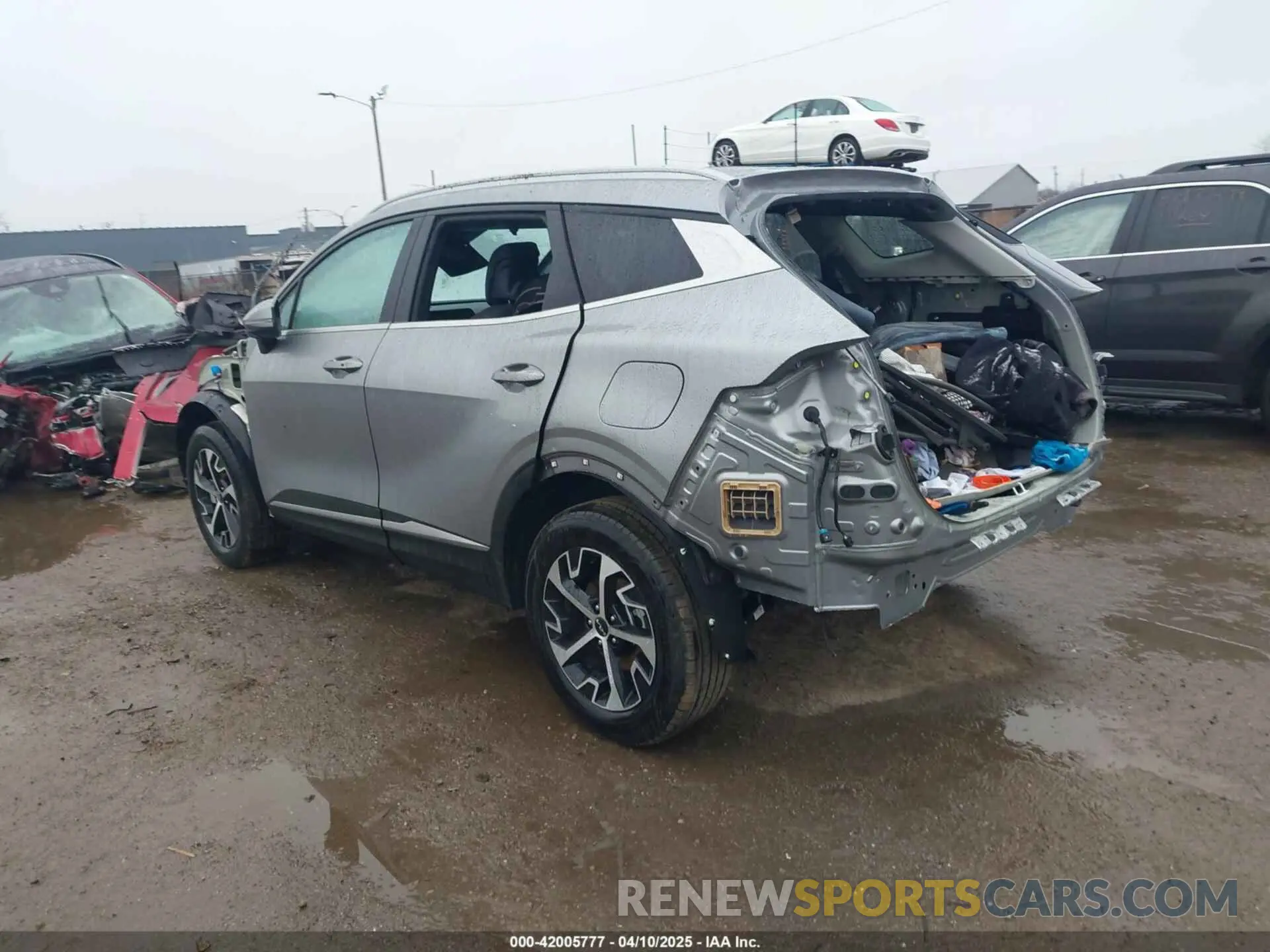 3 Photograph of a damaged car KNDPVCDF8R7268086 KIA SPORTAGE 2024