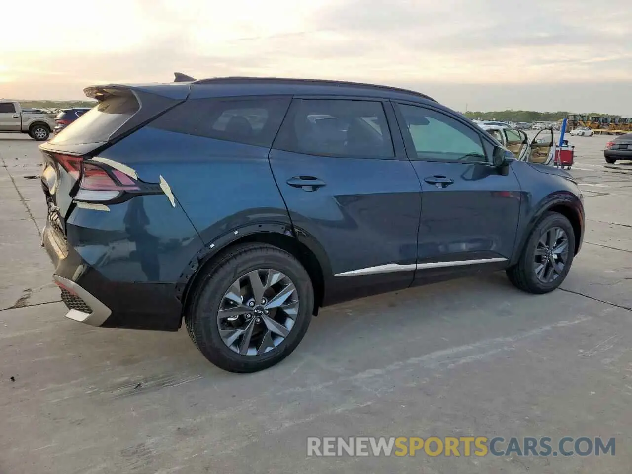 3 Photograph of a damaged car KNDPXCDG0R7122672 KIA SPORTAGE 2024