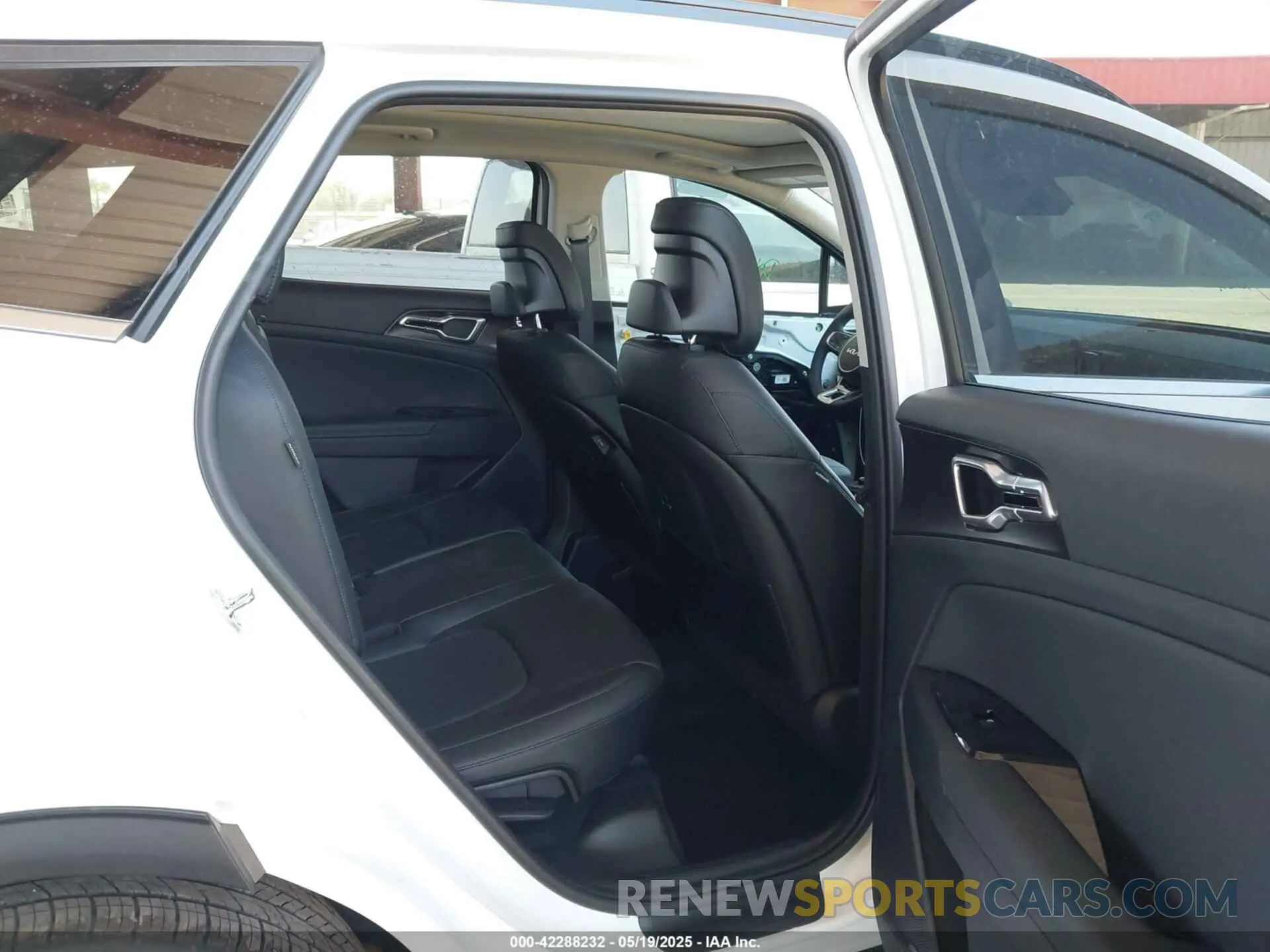 8 Фотография поврежденного автомобиля 5XYK33DF6SG320016 KIA SPORTAGE 2025