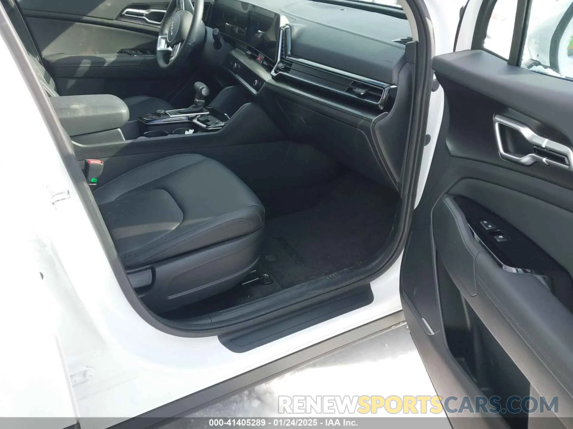 5 Photograph of a damaged car 5XYK3CDFXSG236670 KIA SPORTAGE 2025