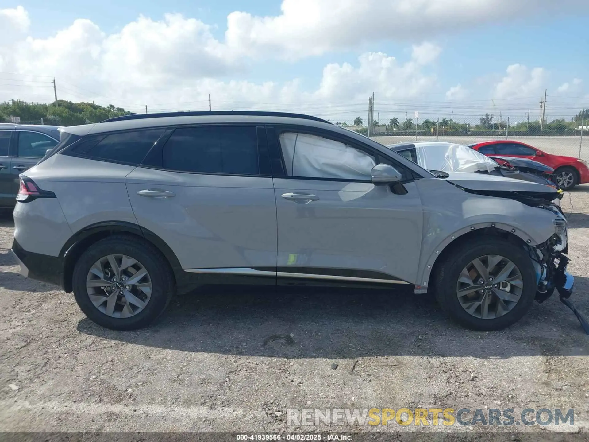 14 Photograph of a damaged car 5XYK43DF6SG276824 KIA SPORTAGE 2025