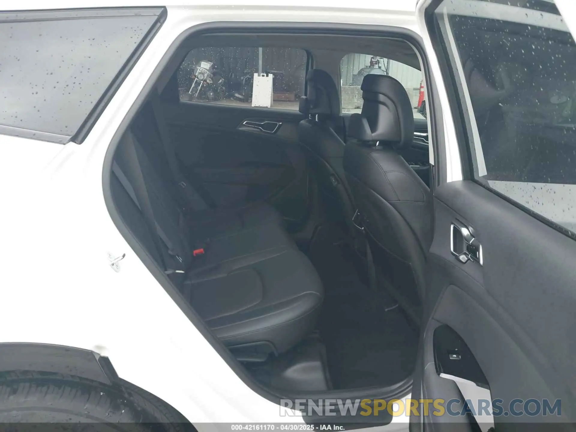 8 Photograph of a damaged car 5XYK43DF9SG295349 KIA SPORTAGE 2025