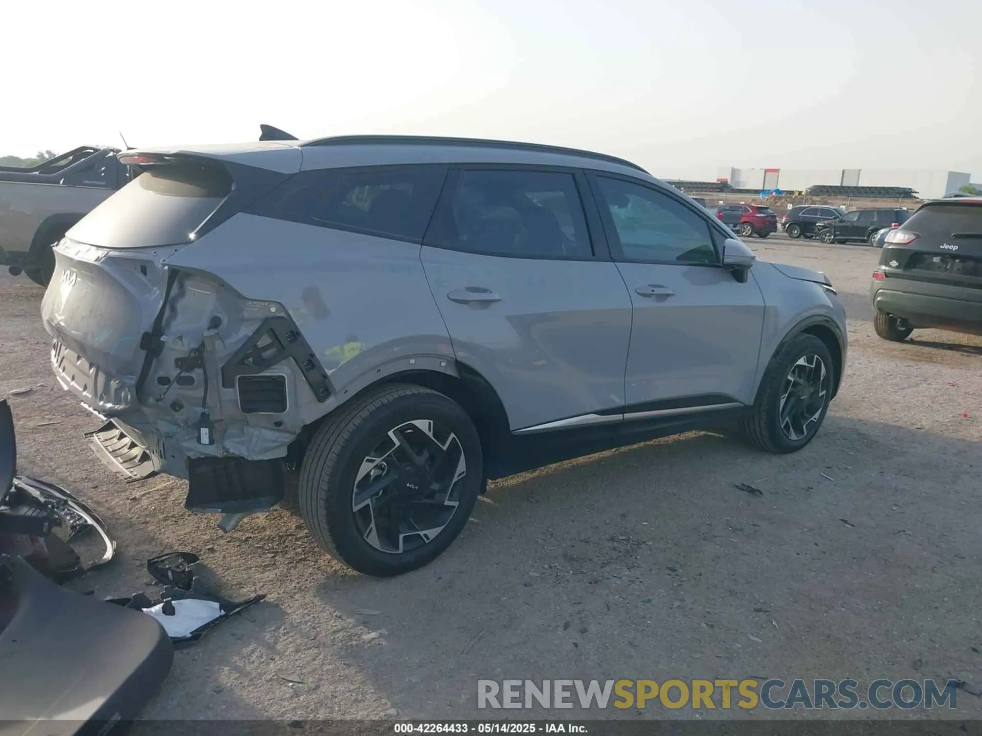 4 Photograph of a damaged car 5XYK53DF4SG237100 KIA SPORTAGE 2025