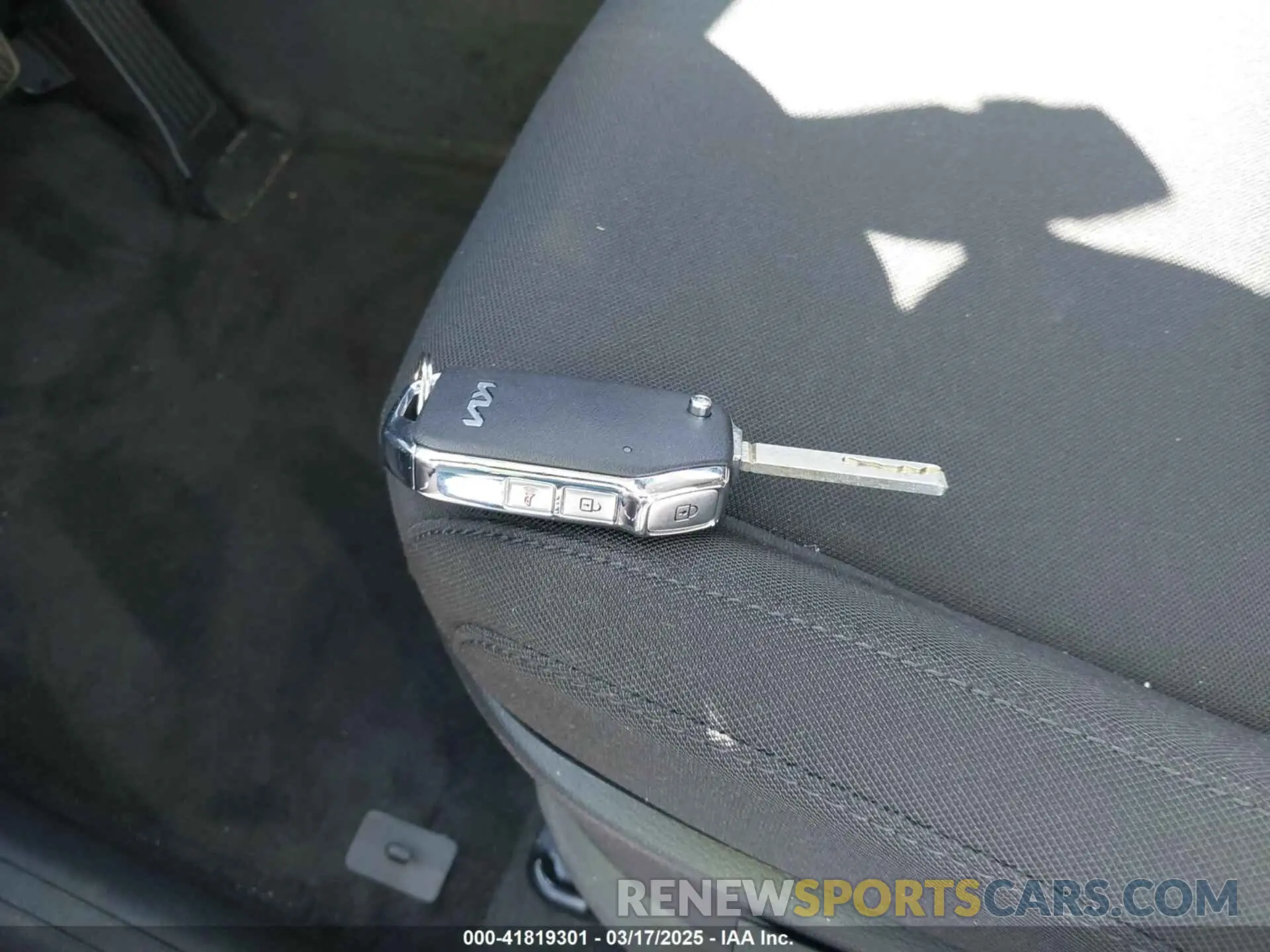 11 Photograph of a damaged car KNDPU3DF1S7352887 KIA SPORTAGE 2025