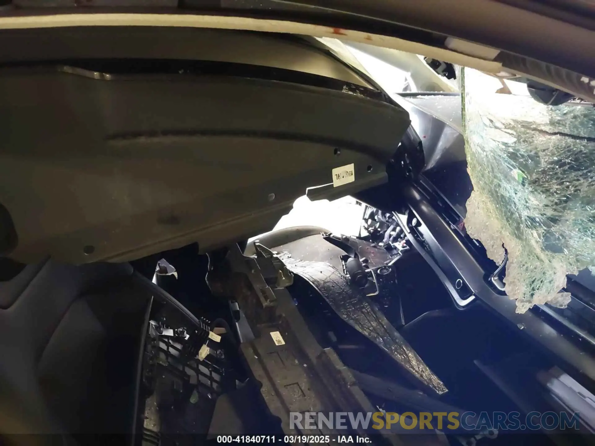 5 Photograph of a damaged car KNDPV3DF7S7334665 KIA SPORTAGE 2025