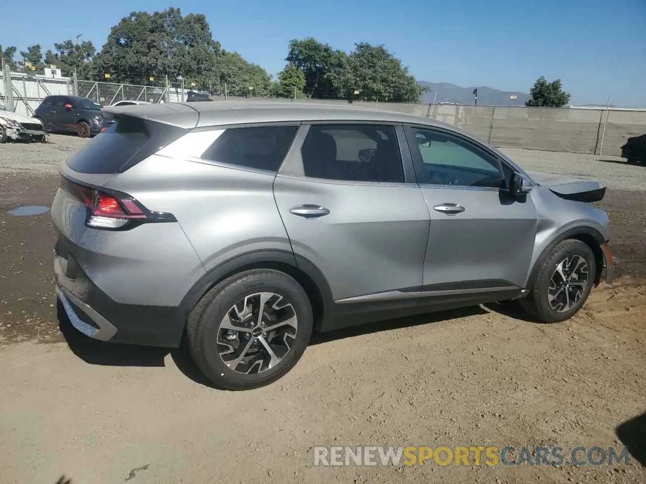 3 Photograph of a damaged car KNDPV3DFXS7327712 KIA SPORTAGE 2025