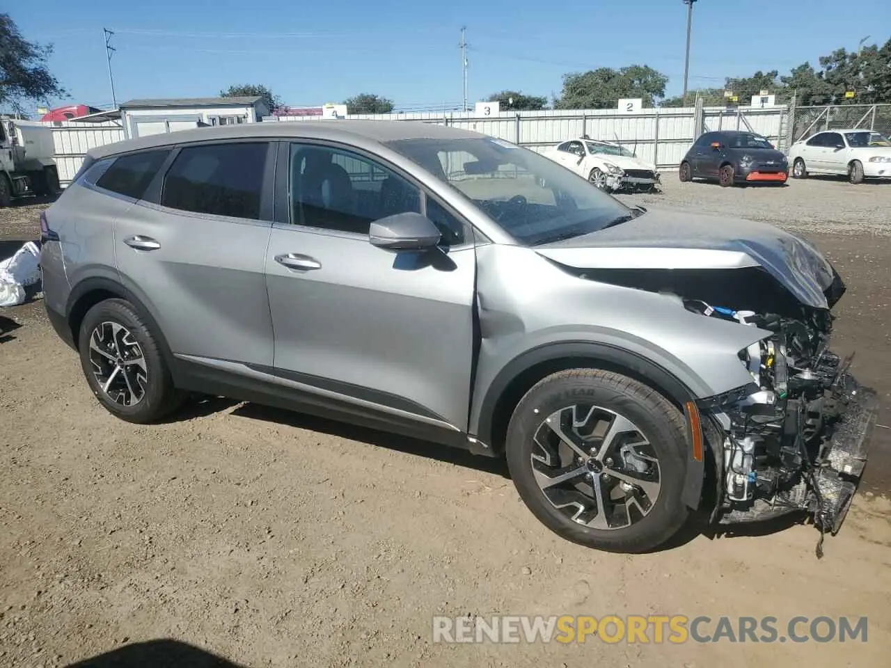 4 Photograph of a damaged car KNDPV3DFXS7327712 KIA SPORTAGE 2025