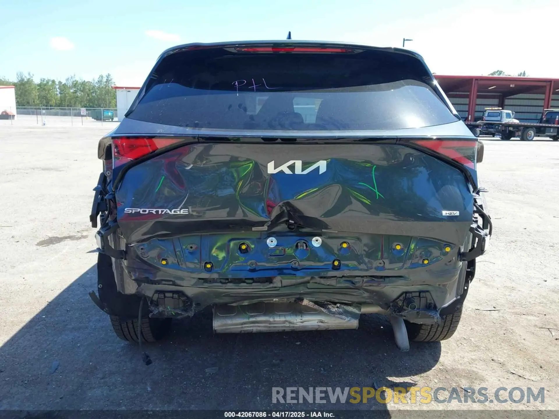 17 Photograph of a damaged car KNDPVCAG2P7012651 KIA SPORTAGE HYBRID 2023