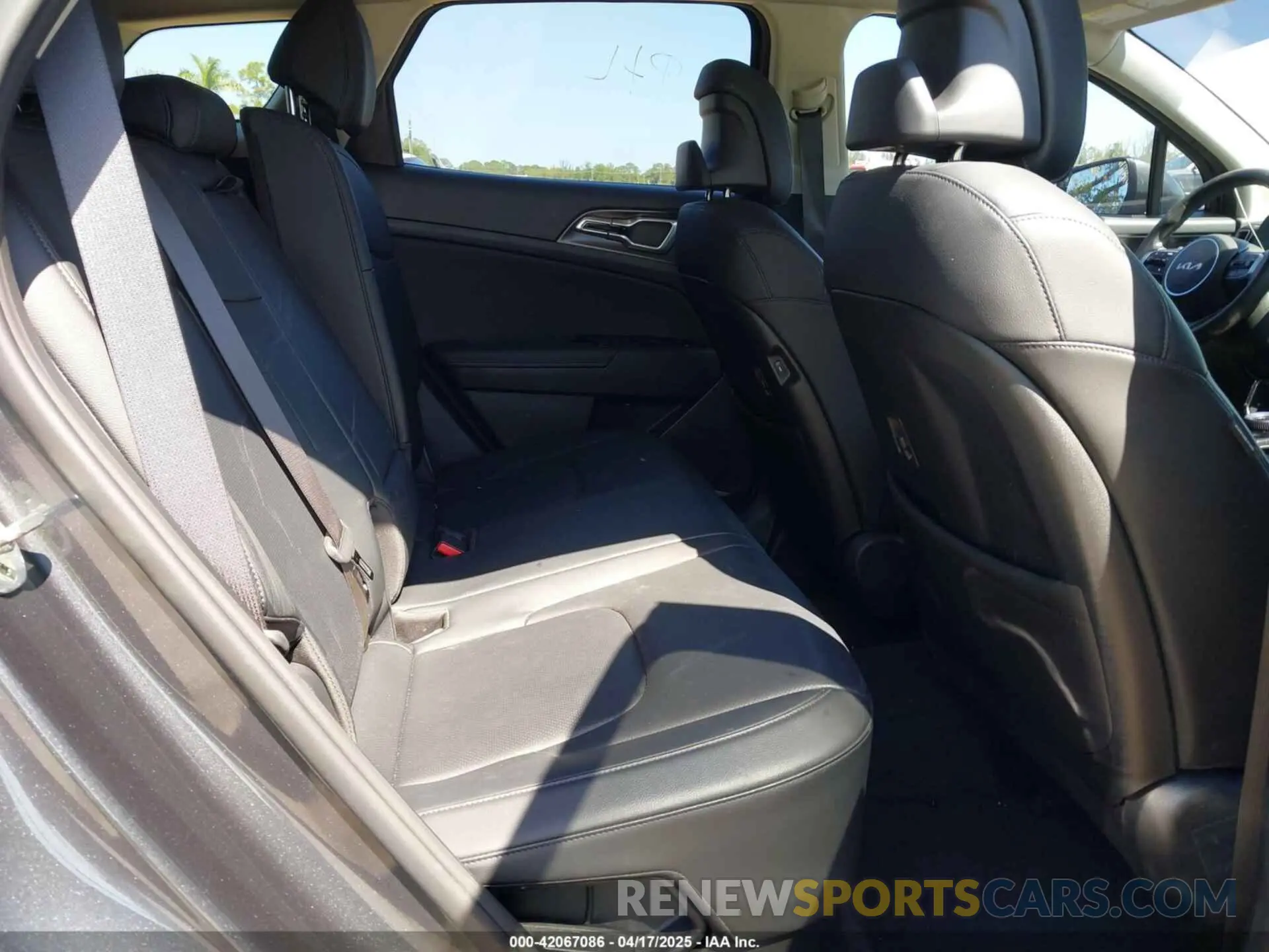 8 Photograph of a damaged car KNDPVCAG2P7012651 KIA SPORTAGE HYBRID 2023