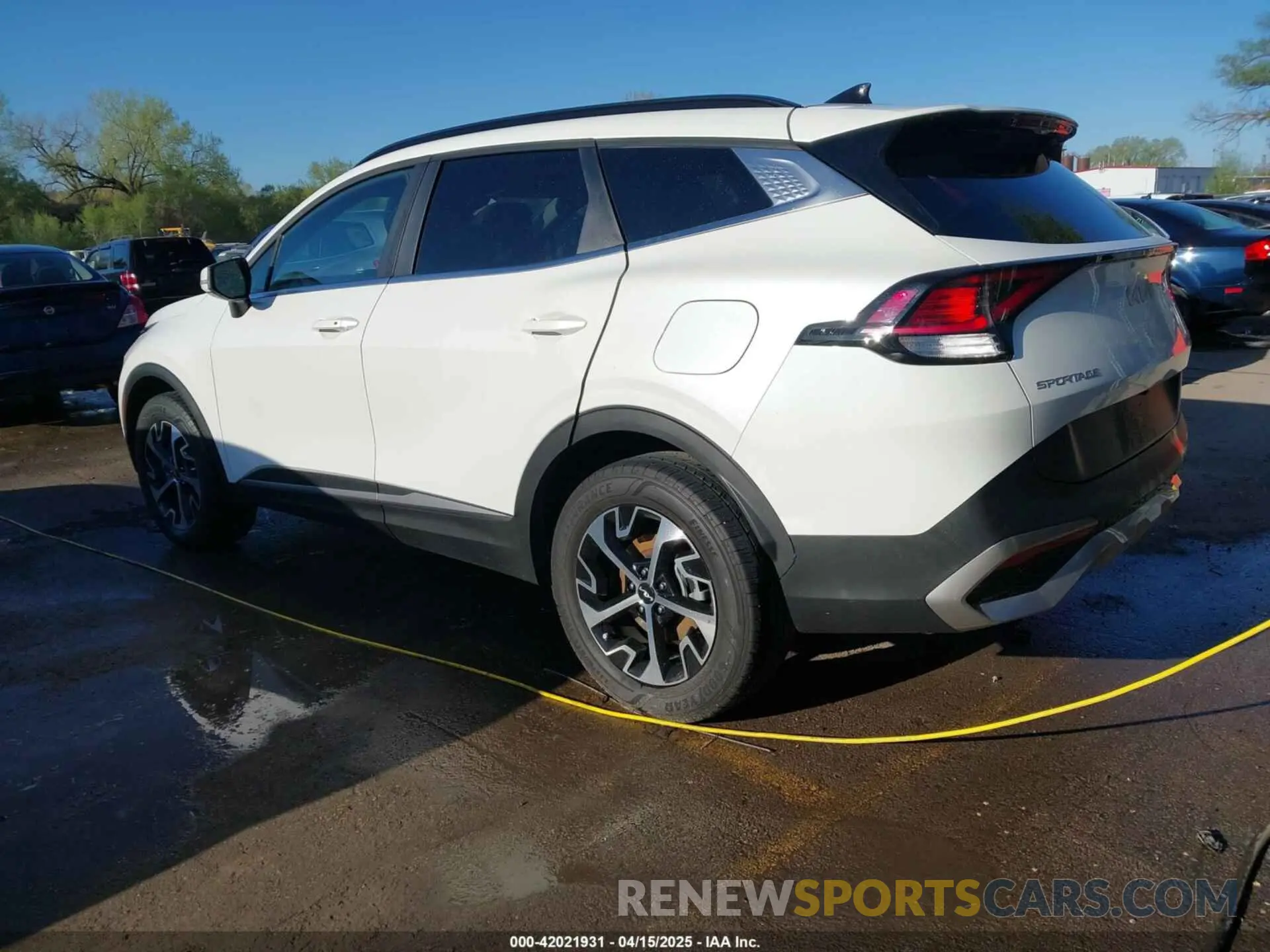 3 Photograph of a damaged car KNDPVCAG5P7077588 KIA SPORTAGE HYBRID 2023