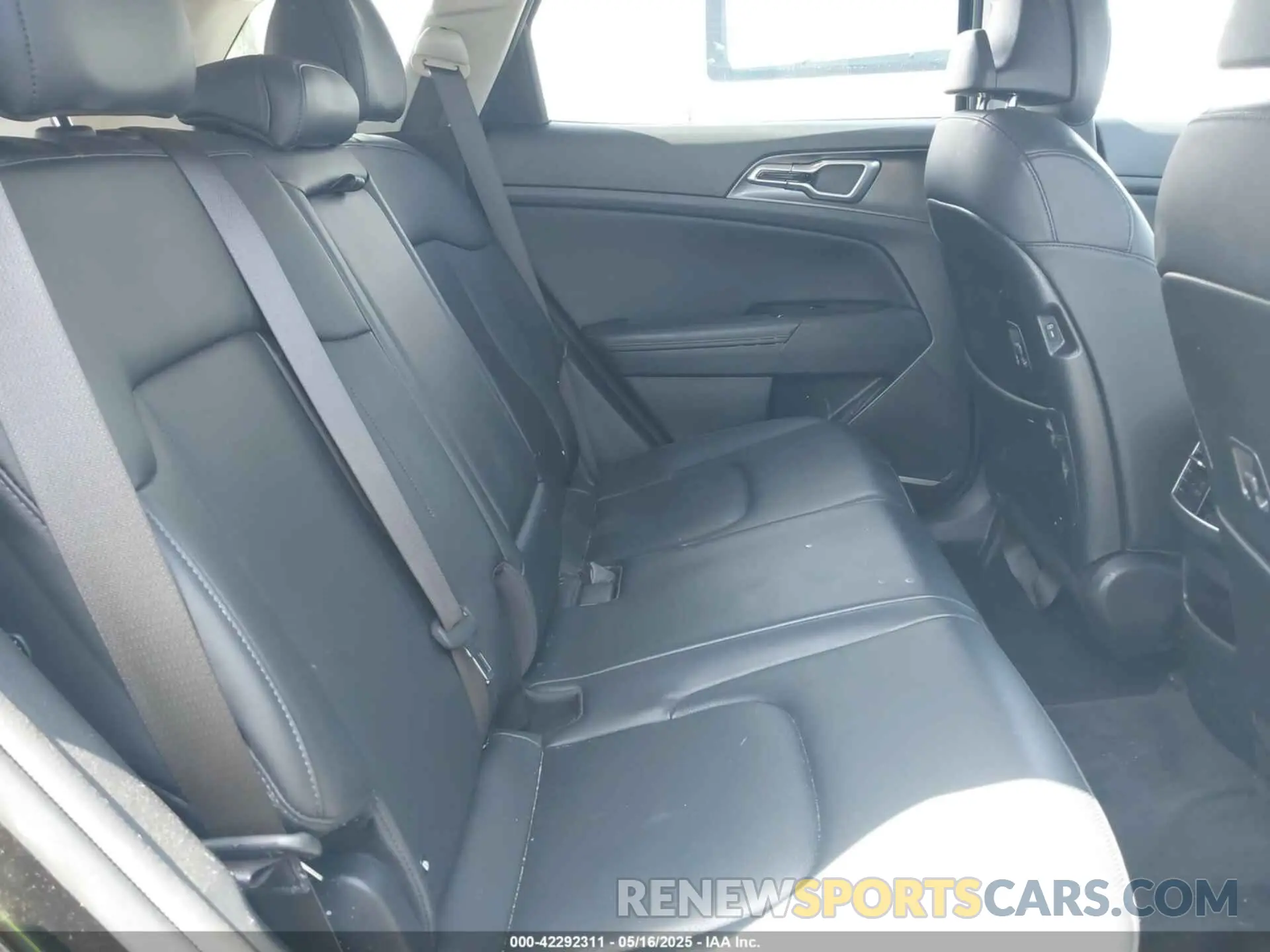 8 Фотография поврежденного автомобиля KNDPVCAG6P7026732 KIA SPORTAGE HYBRID 2023