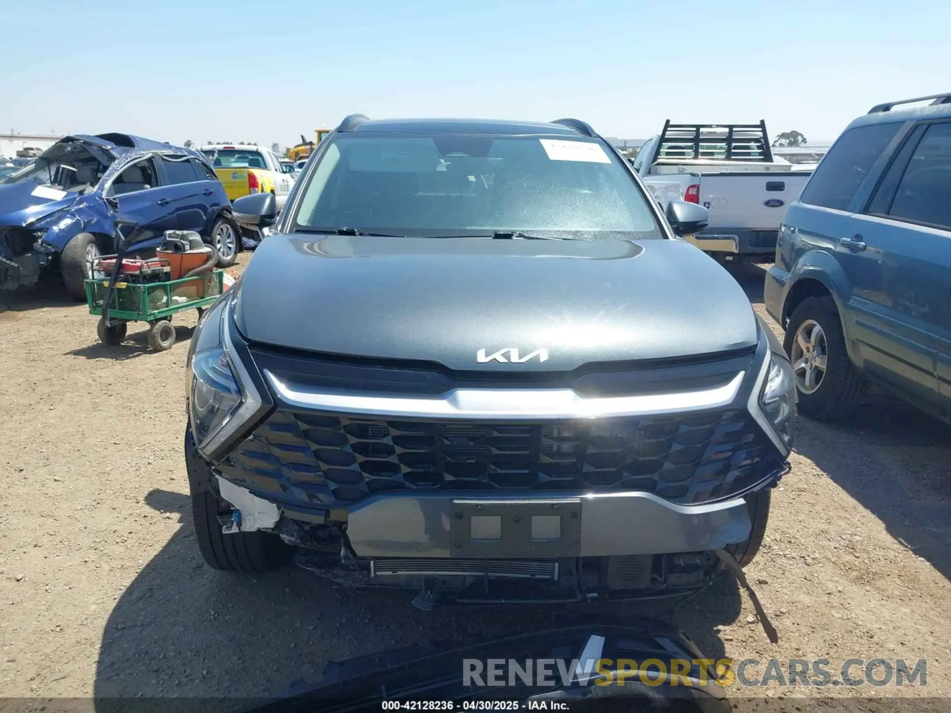 12 Фотография поврежденного автомобиля KNDPVCAG6P7040629 KIA SPORTAGE HYBRID 2023