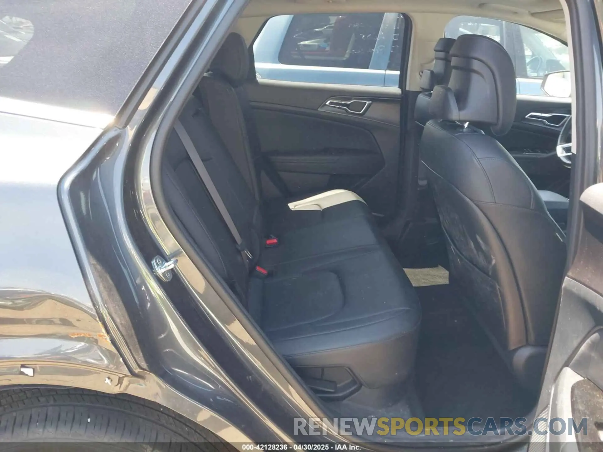 8 Фотография поврежденного автомобиля KNDPVCAG6P7040629 KIA SPORTAGE HYBRID 2023