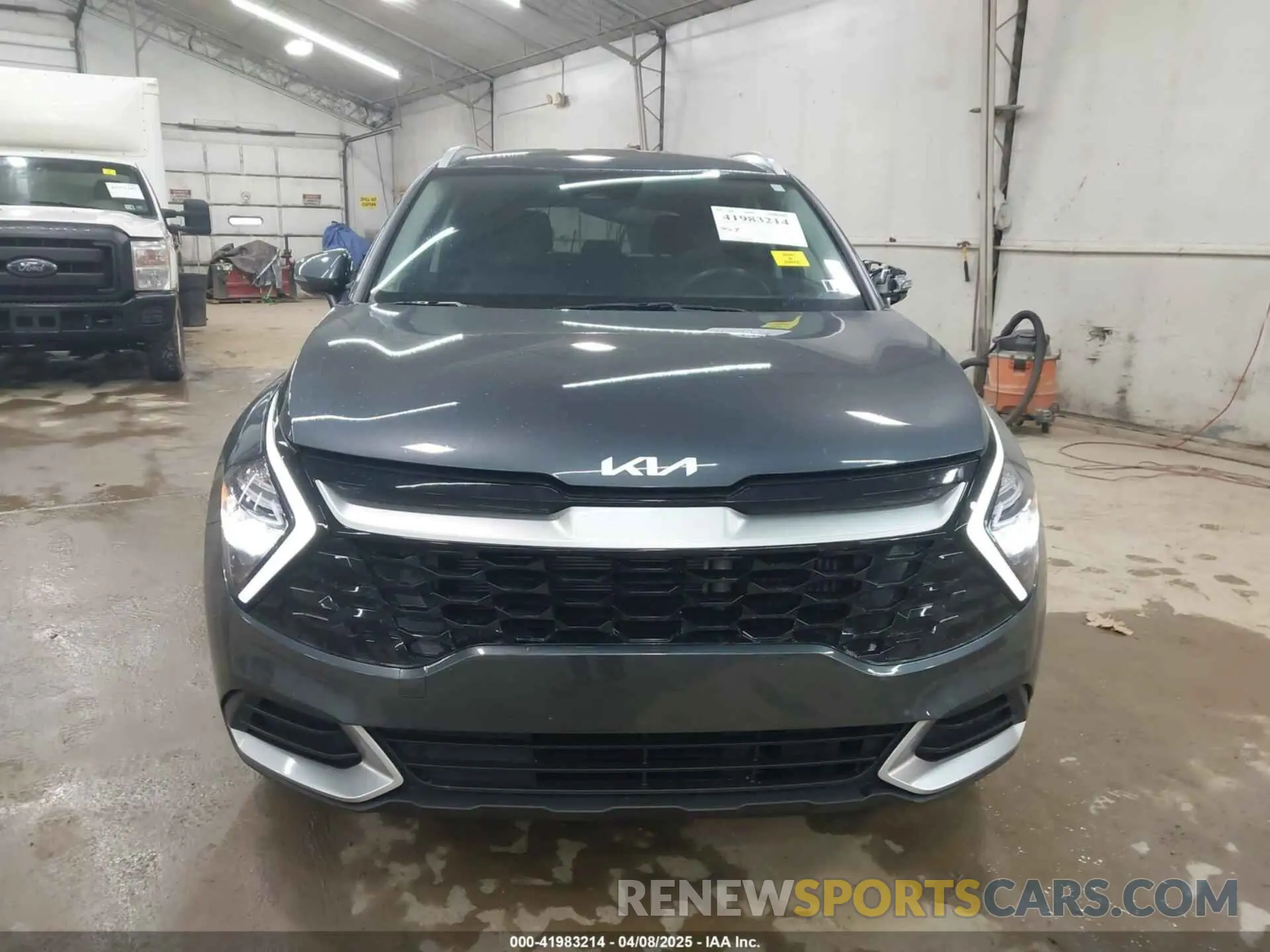 12 Фотография поврежденного автомобиля KNDPVCAG7P7069833 KIA SPORTAGE HYBRID 2023