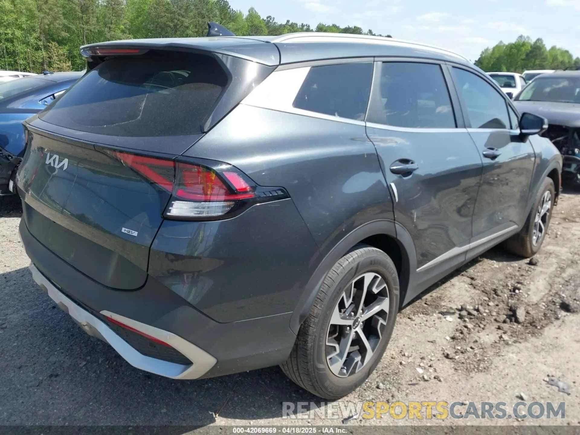 4 Photograph of a damaged car KNDPVCAG9P7019306 KIA SPORTAGE HYBRID 2023