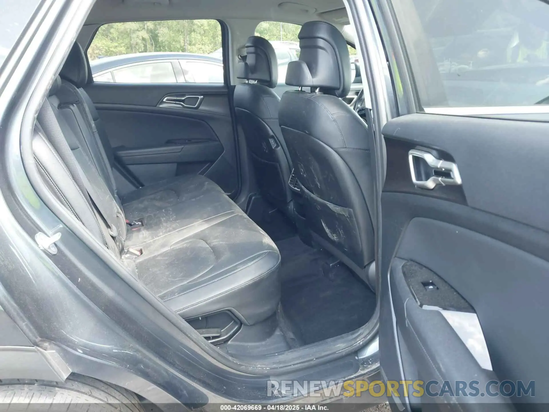 8 Photograph of a damaged car KNDPVCAG9P7019306 KIA SPORTAGE HYBRID 2023
