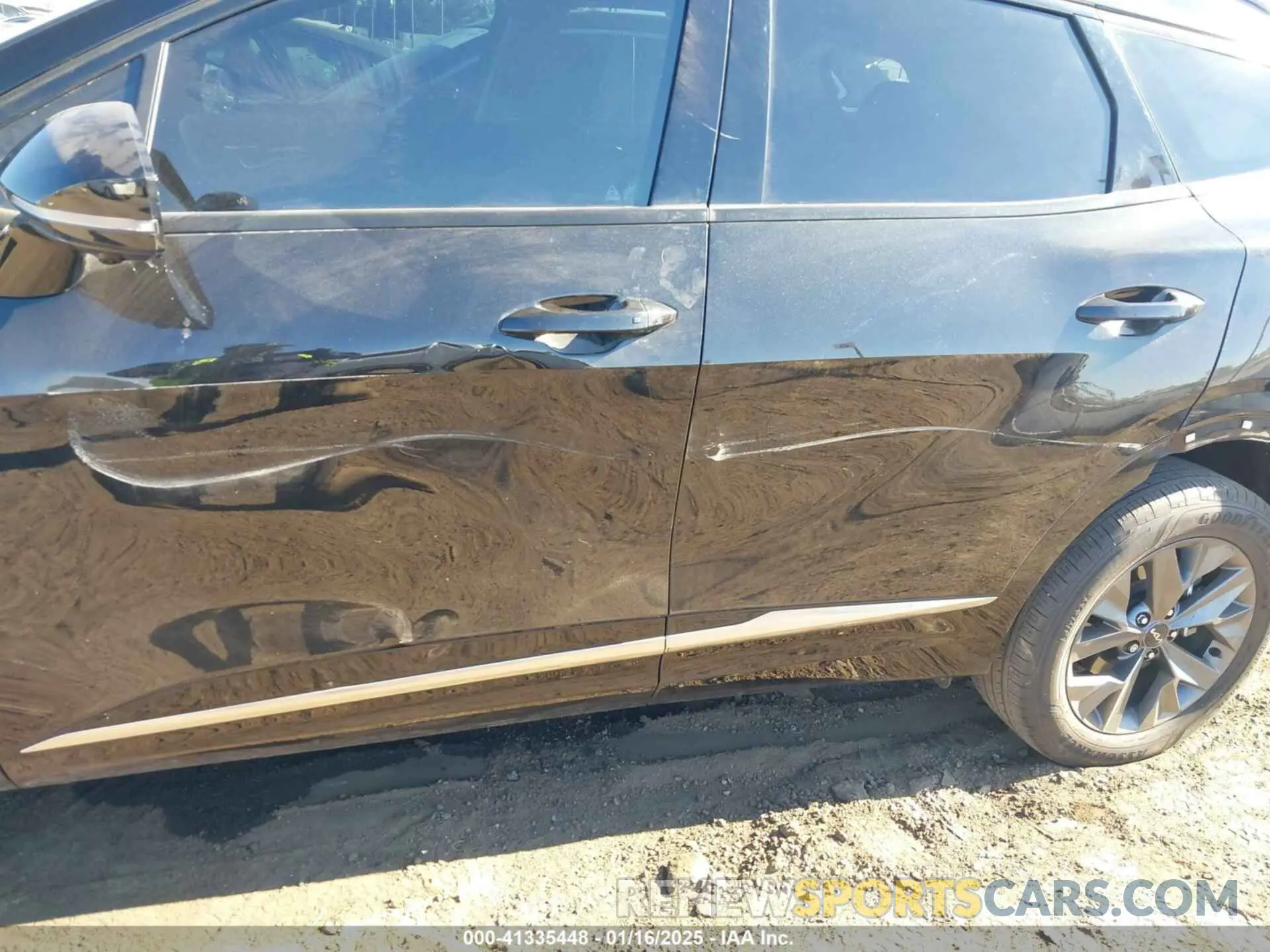 18 Photograph of a damaged car KNDPXCAGXP7035895 KIA SPORTAGE HYBRID 2023