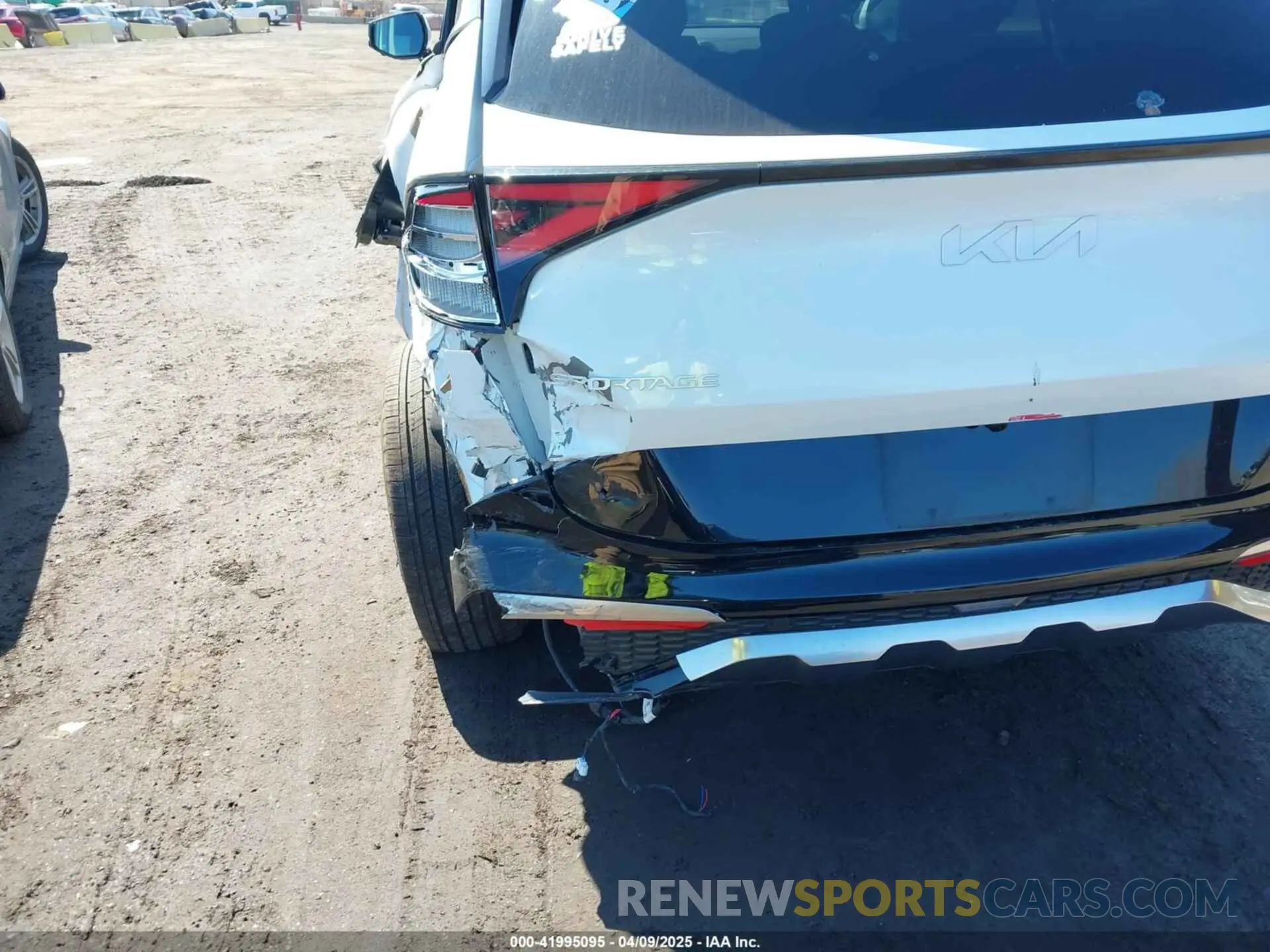17 Photograph of a damaged car KNDPXCDG2R7119806 KIA SPORTAGE HYBRID 2024