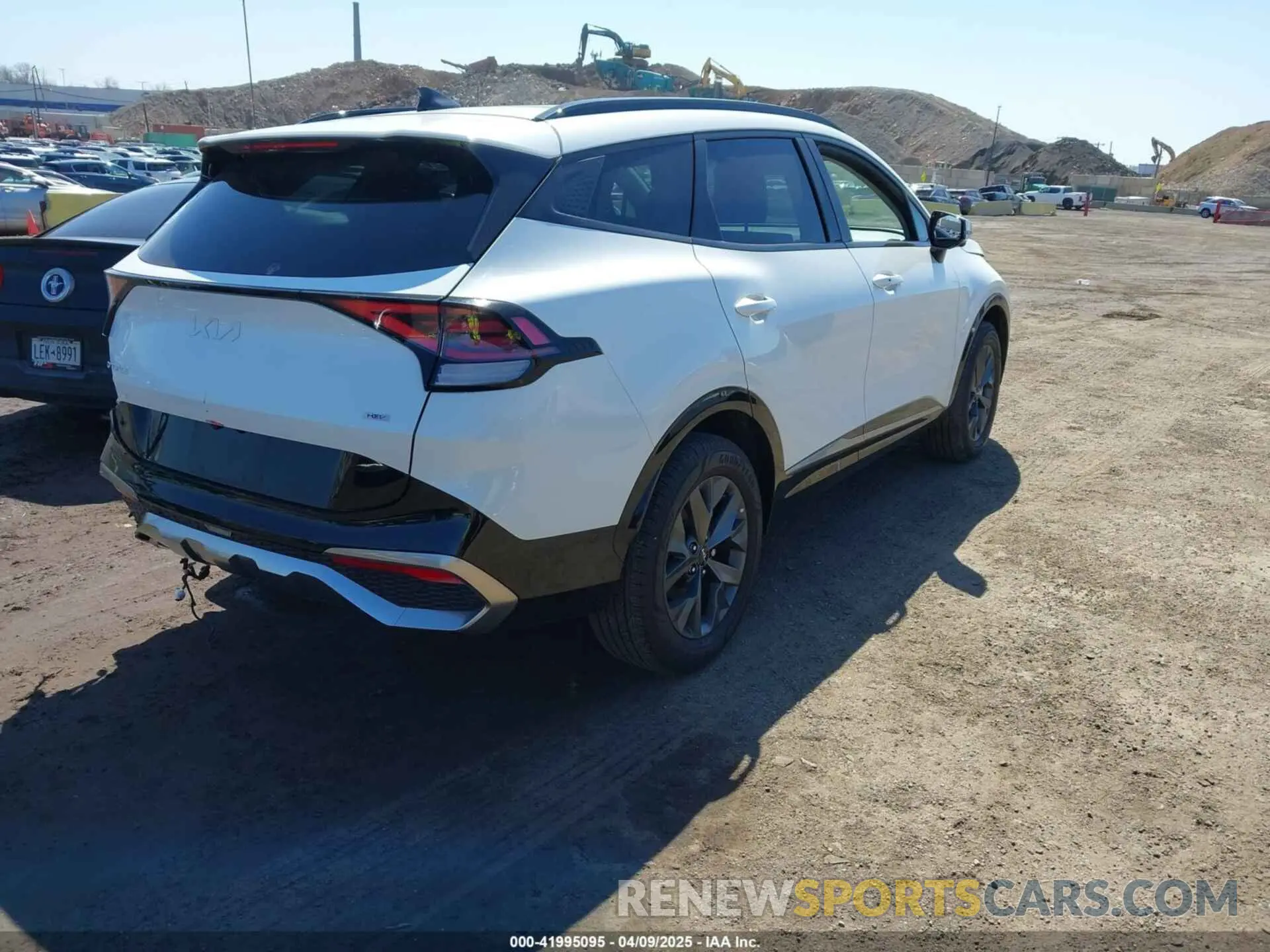 4 Photograph of a damaged car KNDPXCDG2R7119806 KIA SPORTAGE HYBRID 2024