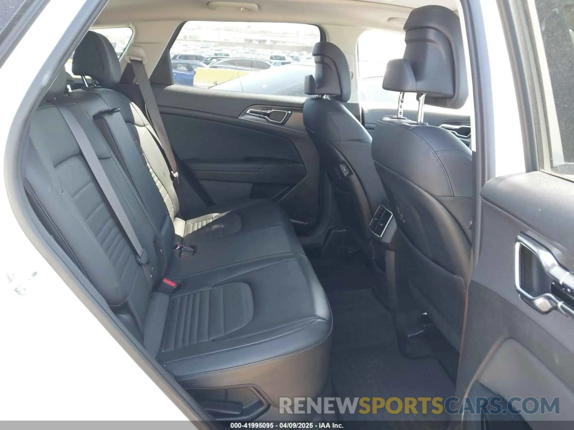 8 Photograph of a damaged car KNDPXCDG2R7119806 KIA SPORTAGE HYBRID 2024