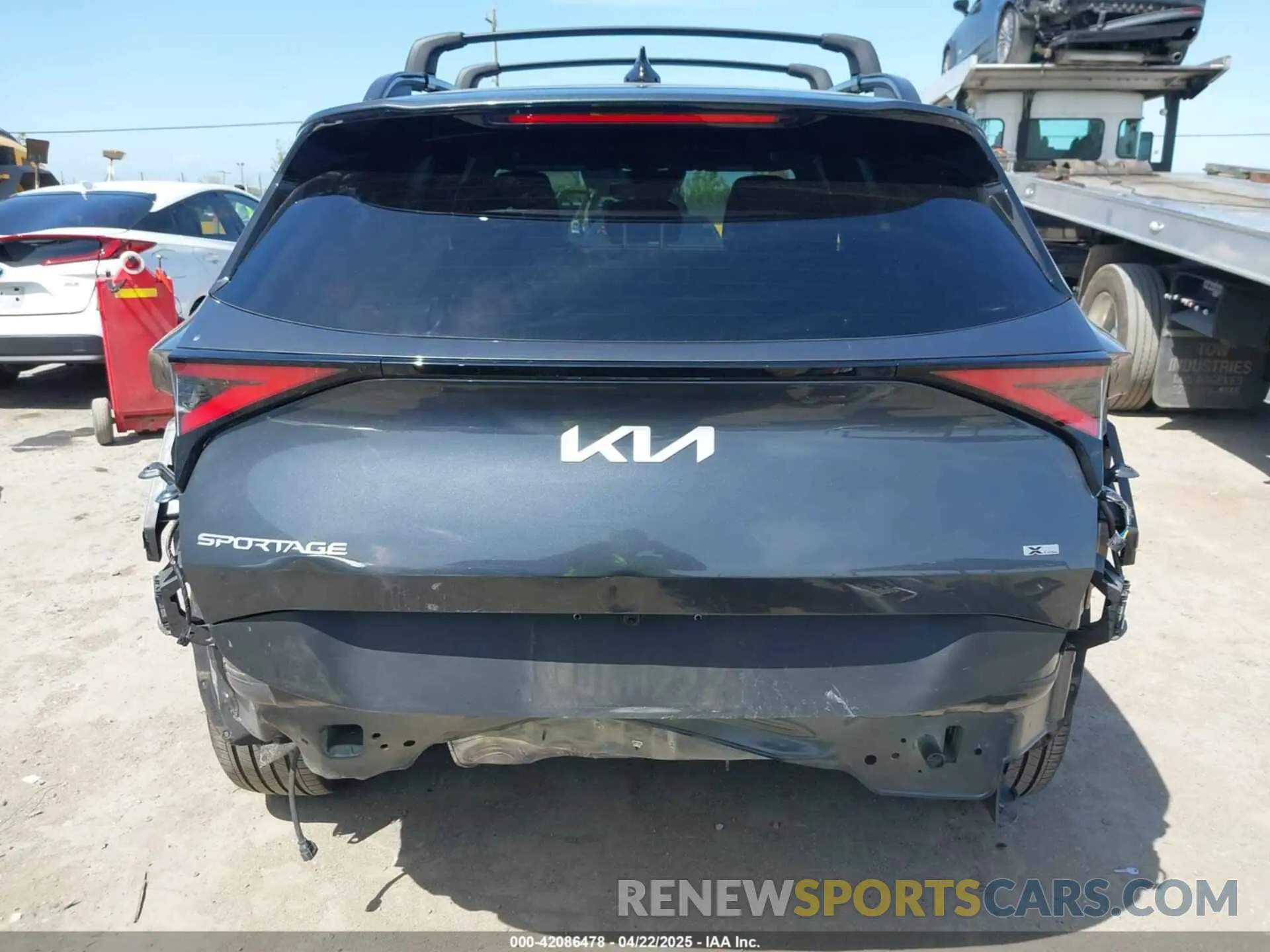 17 Фотография поврежденного автомобиля KNDPYDAH8P7109360 KIA SPORTAGE PLUG-IN HYBRID 2023