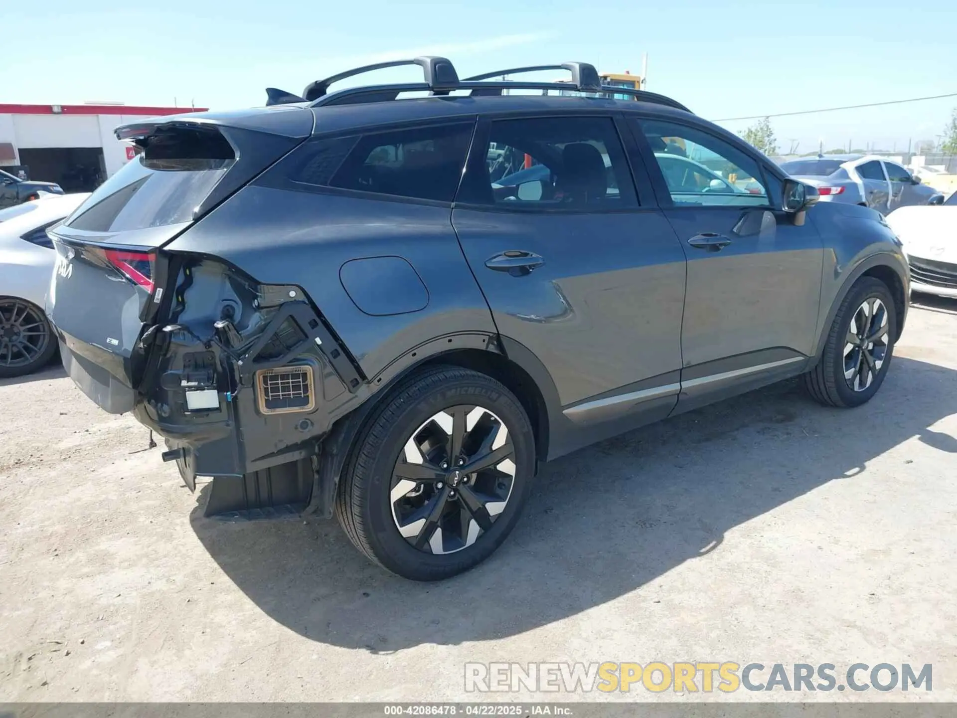 4 Фотография поврежденного автомобиля KNDPYDAH8P7109360 KIA SPORTAGE PLUG-IN HYBRID 2023