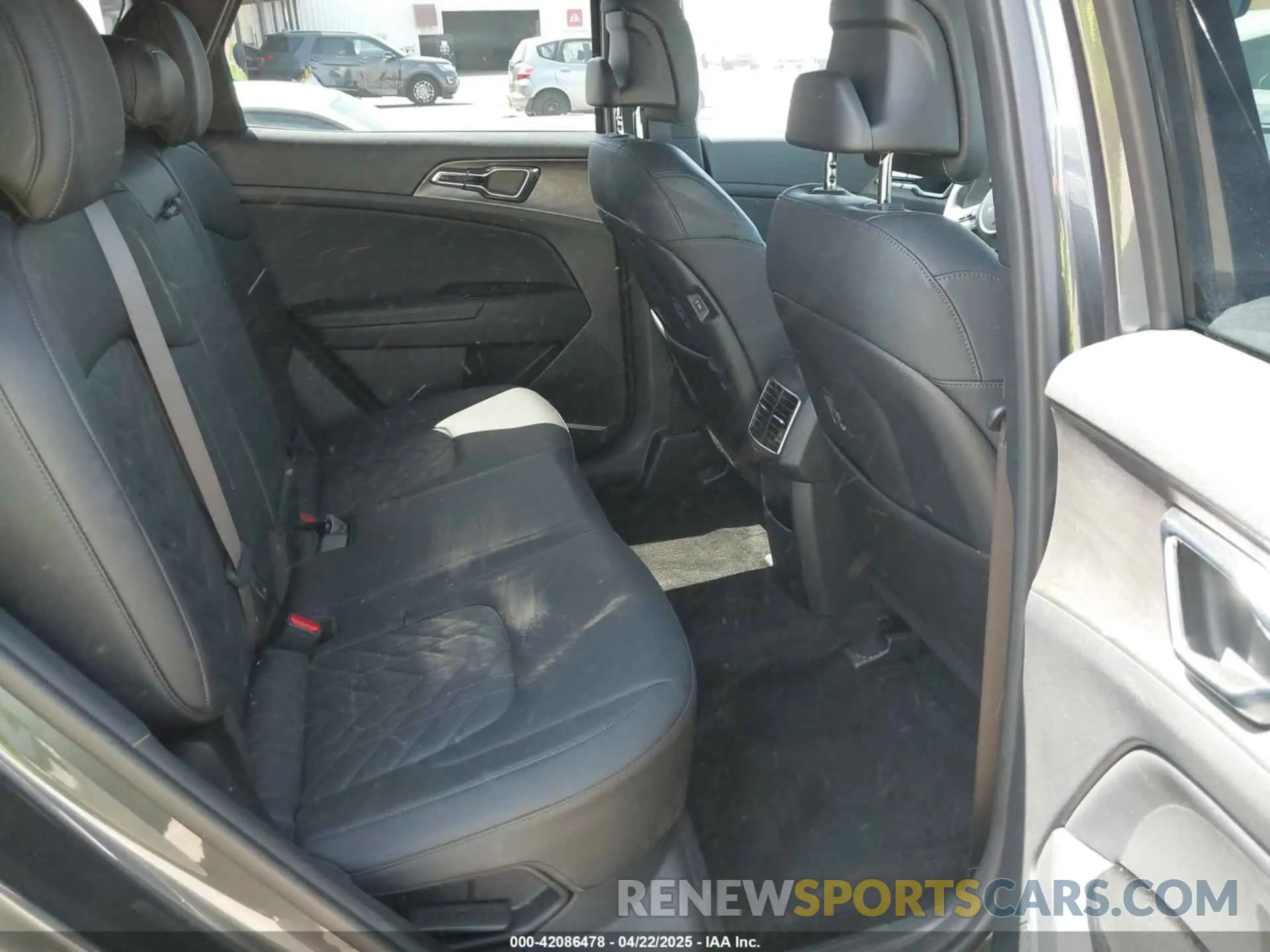 8 Фотография поврежденного автомобиля KNDPYDAH8P7109360 KIA SPORTAGE PLUG-IN HYBRID 2023