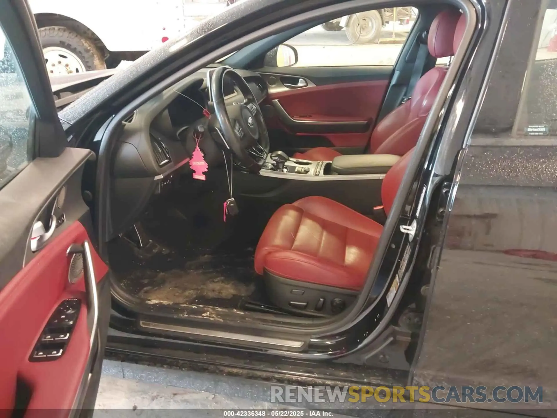 5 Photograph of a damaged car KNAE55LC8K6049096 KIA STINGER 2019