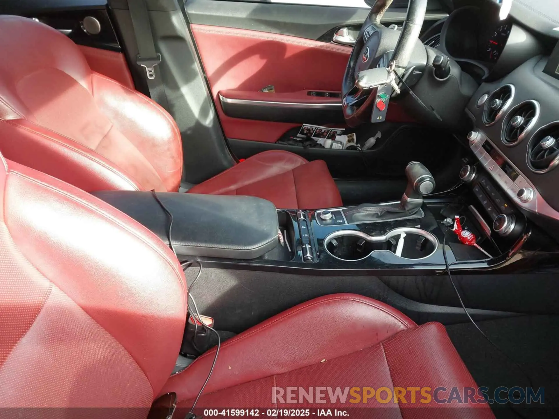 5 Photograph of a damaged car KNAE15LA0L6081066 KIA STINGER 2020