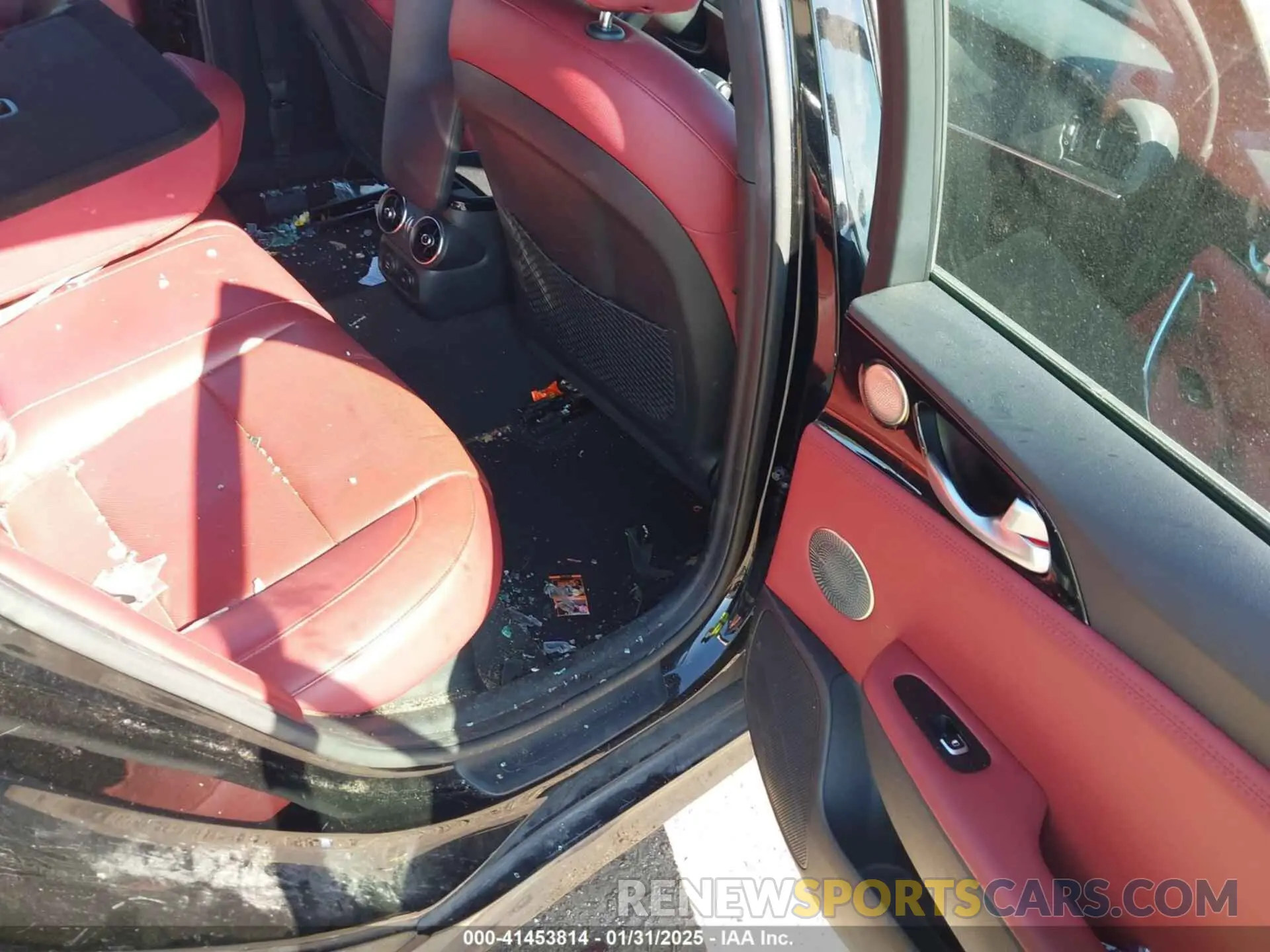 8 Photograph of a damaged car KNAE15LA9L6081454 KIA STINGER 2020