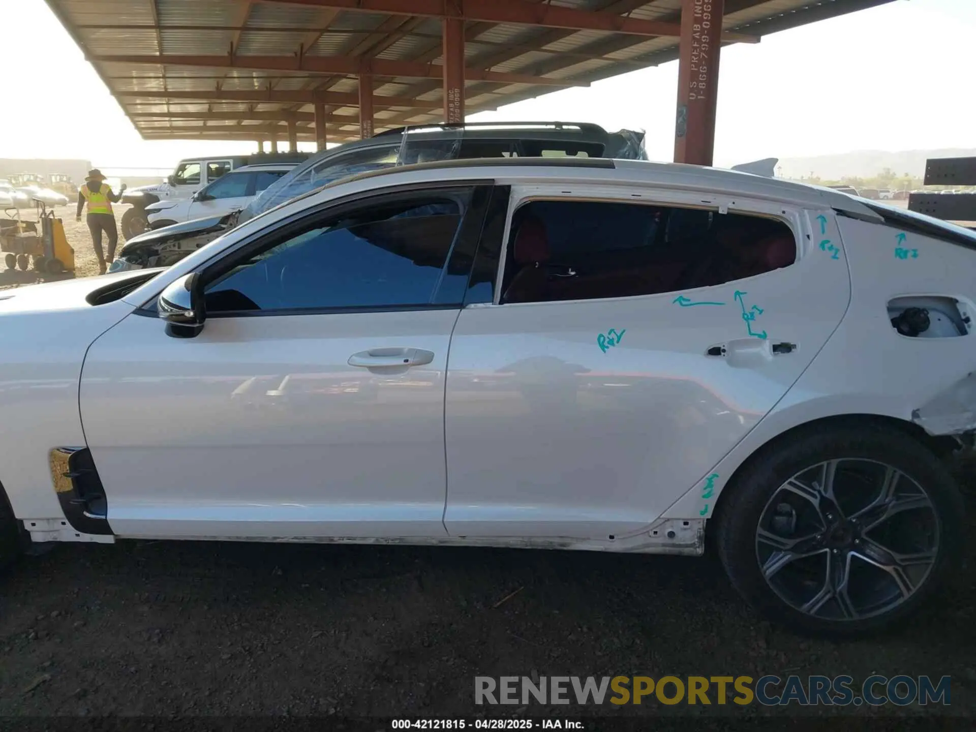 15 Photograph of a damaged car KNAE15LAXL6084492 KIA STINGER 2020