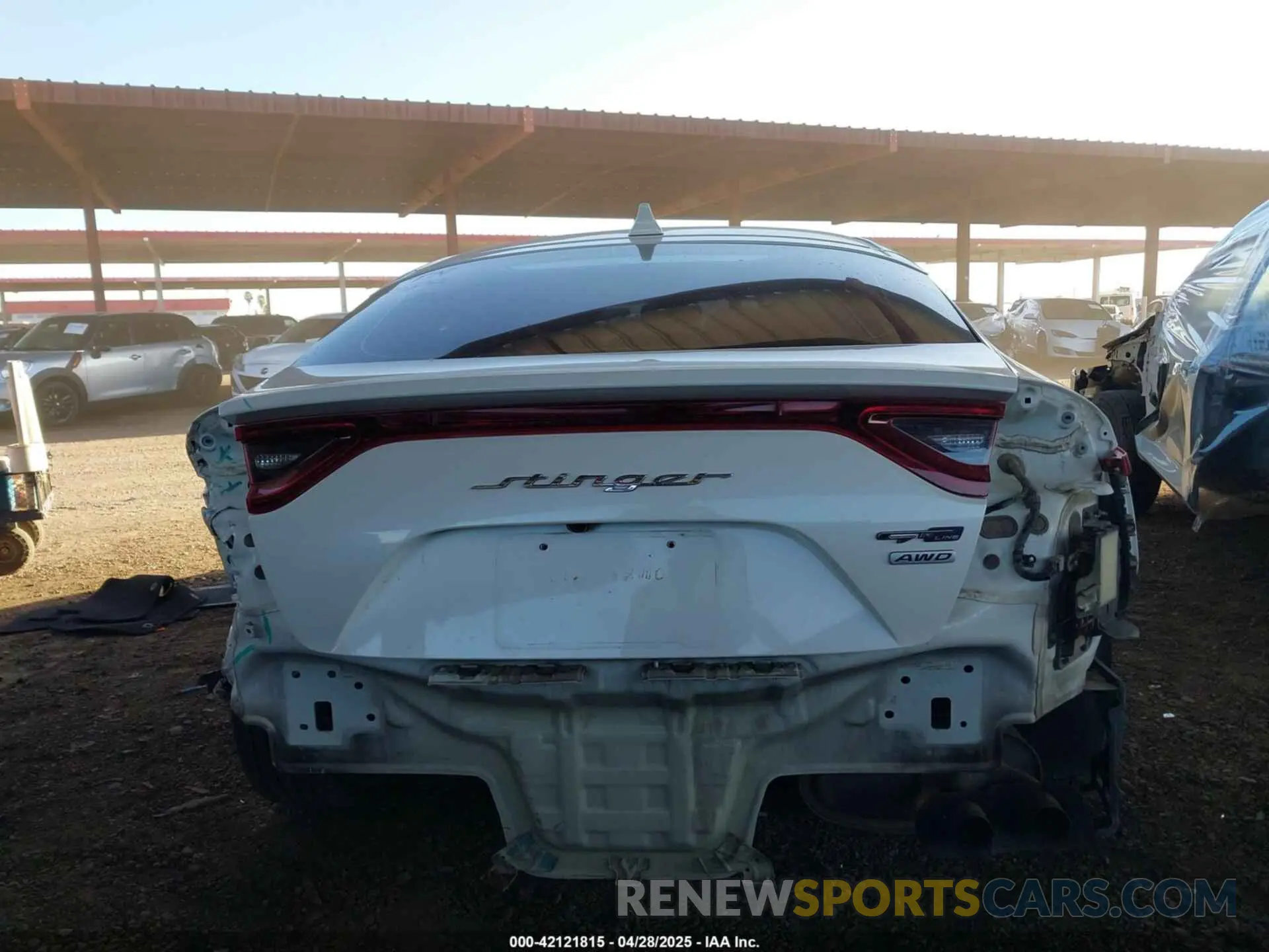 17 Photograph of a damaged car KNAE15LAXL6084492 KIA STINGER 2020