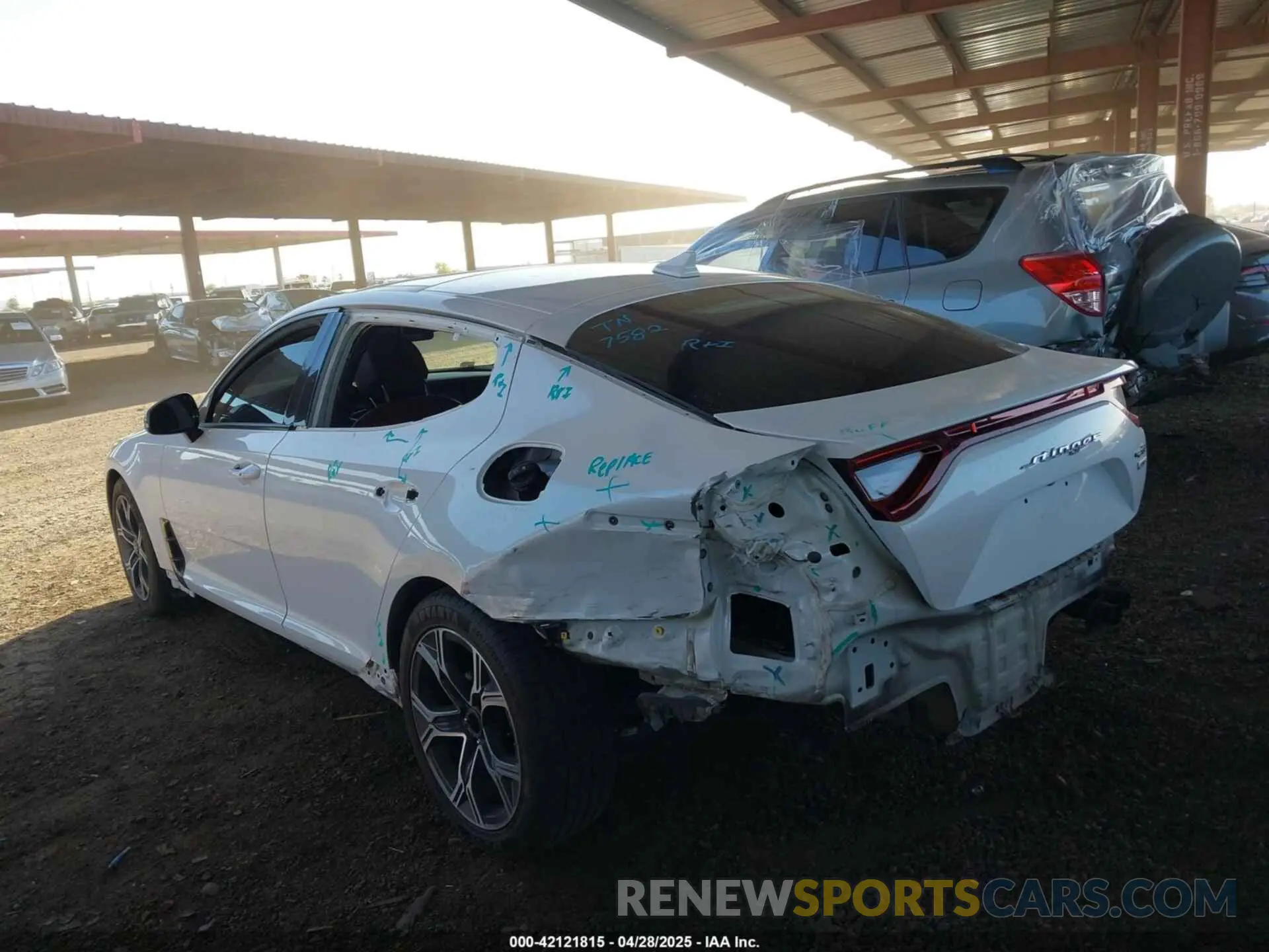 3 Photograph of a damaged car KNAE15LAXL6084492 KIA STINGER 2020