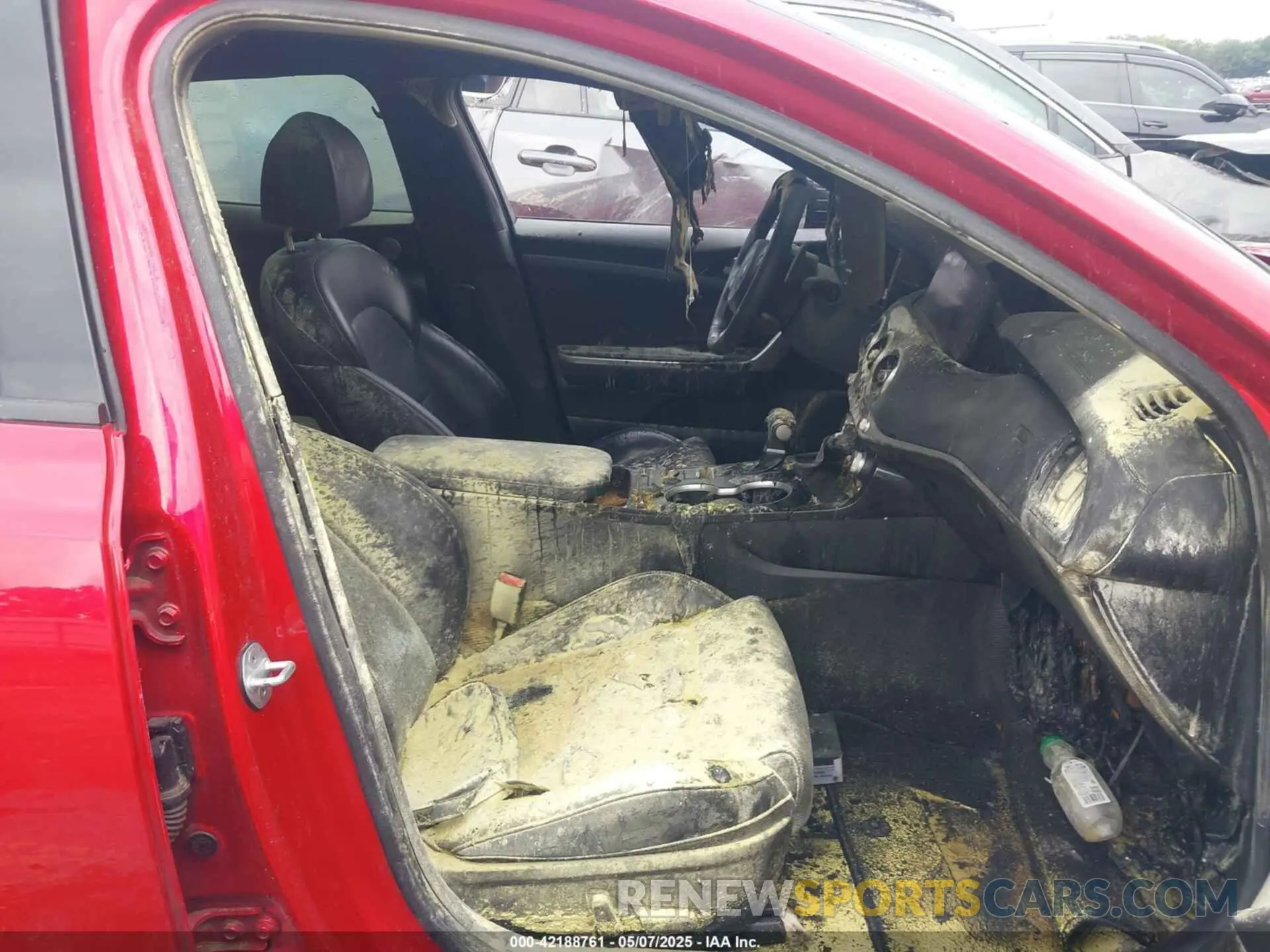 5 Photograph of a damaged car KNAE35LD3N6110664 KIA STINGER 2022