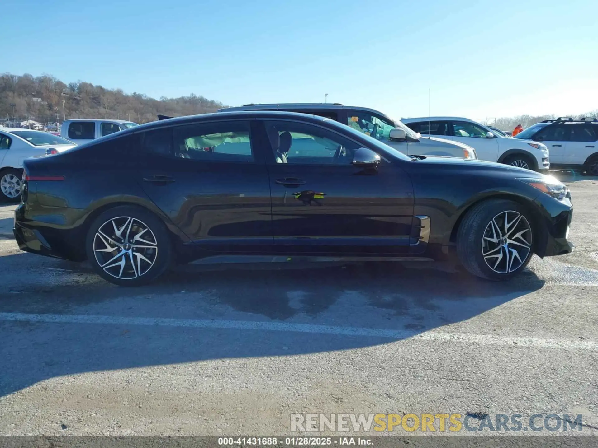 13 Photograph of a damaged car KNAE35LD5N6117597 KIA STINGER 2022