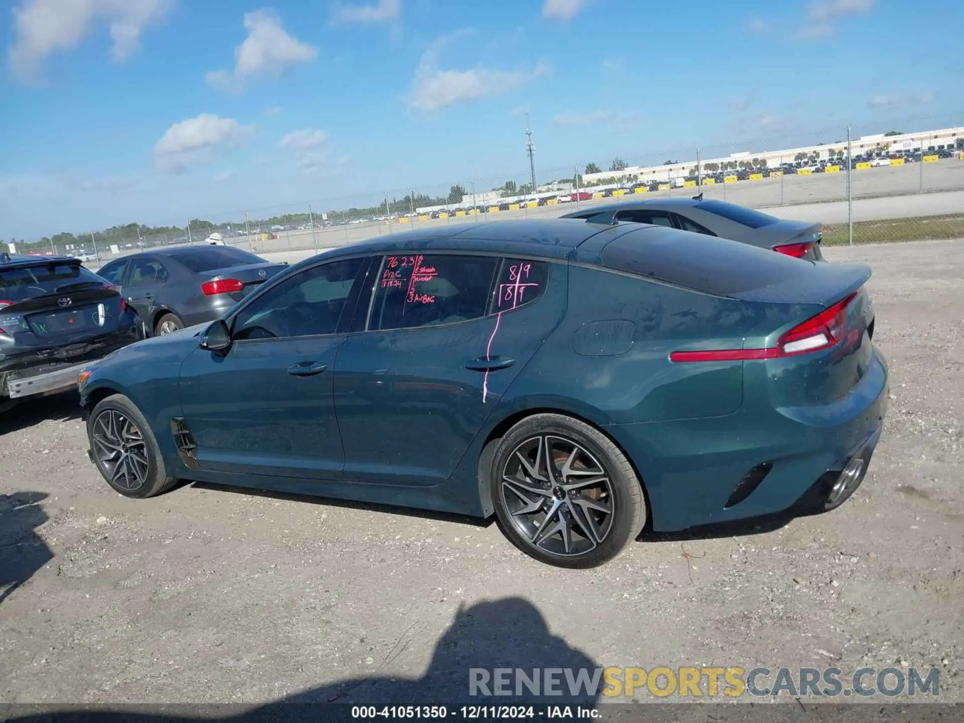 14 Photograph of a damaged car KNAE35LDXN6116199 KIA STINGER 2022