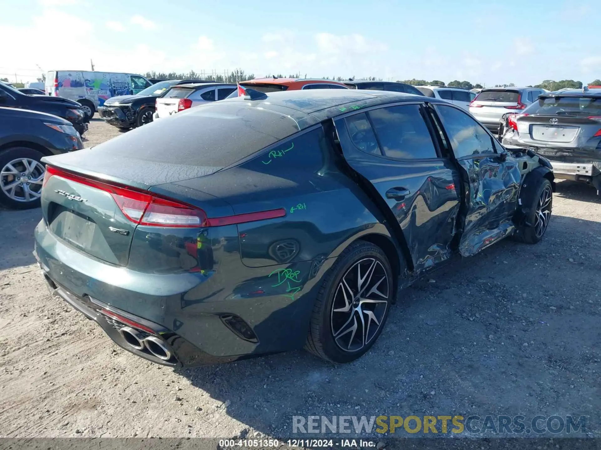 4 Photograph of a damaged car KNAE35LDXN6116199 KIA STINGER 2022