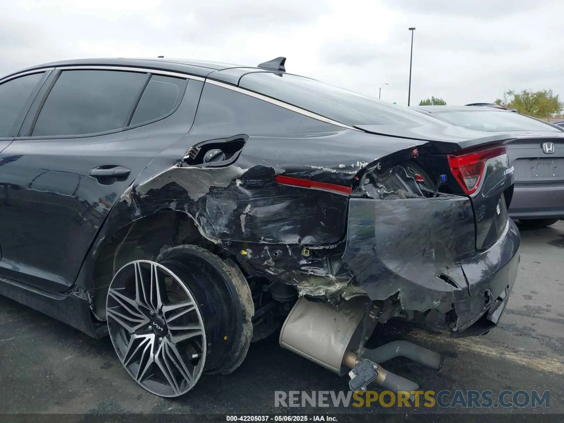 6 Photograph of a damaged car KNAE55LC2N6100662 KIA STINGER 2022