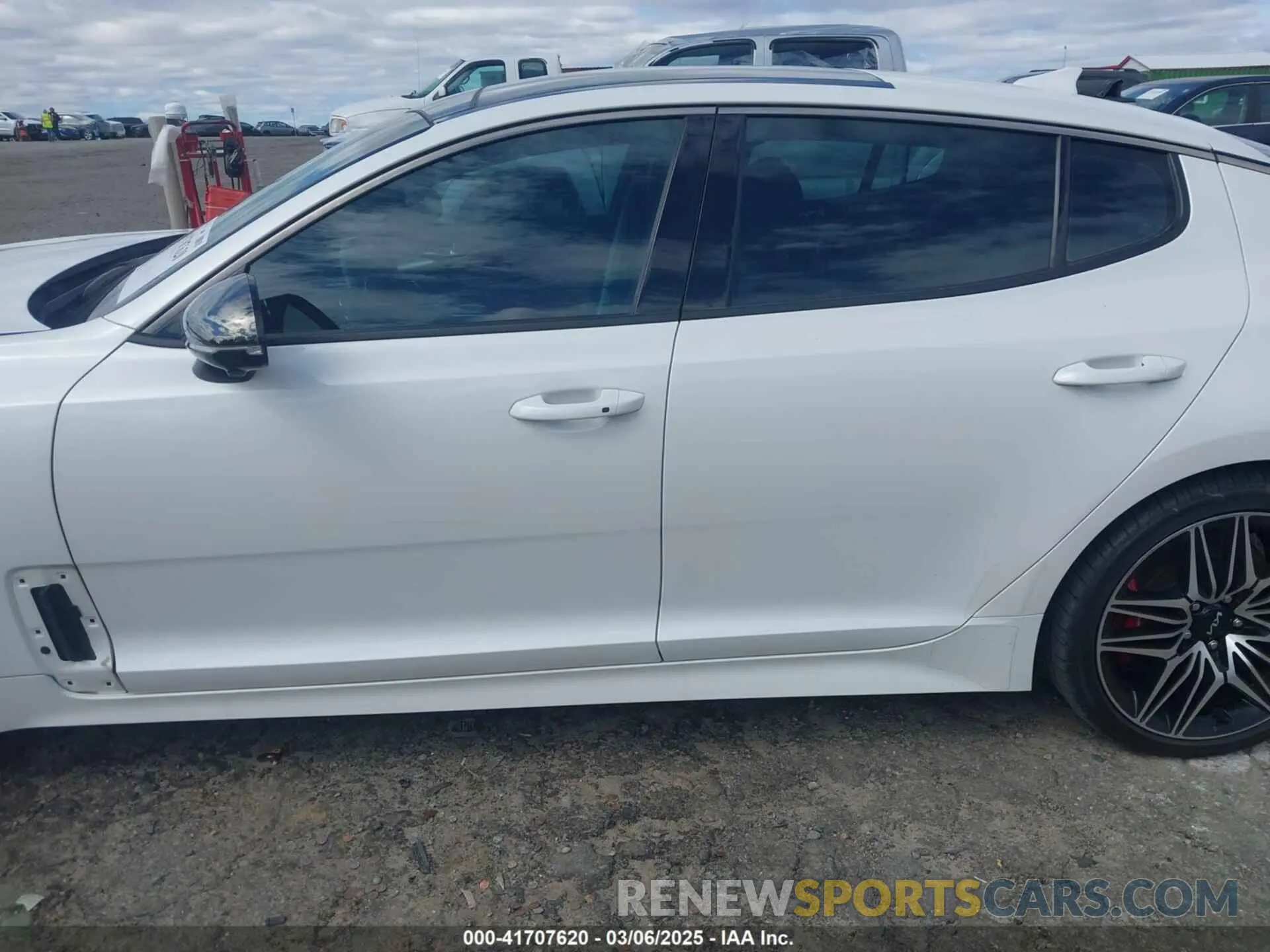 15 Photograph of a damaged car KNAE55LC9N6104613 KIA STINGER 2022