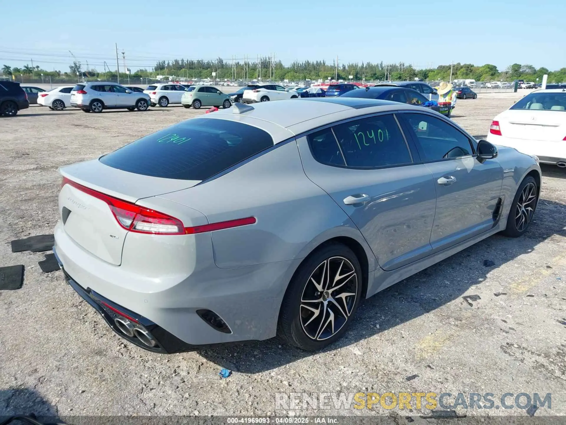 4 Photograph of a damaged car KNAE35LD3P6136247 KIA STINGER 2023