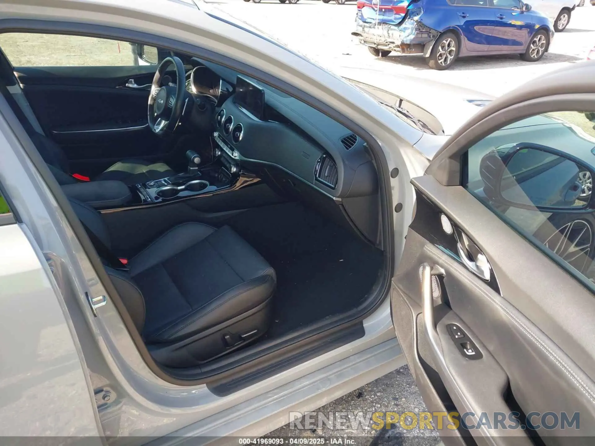 5 Photograph of a damaged car KNAE35LD3P6136247 KIA STINGER 2023